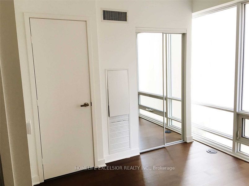 15 Grenville Street 904, Toronto, ON M4Y 1A1 photo 4
