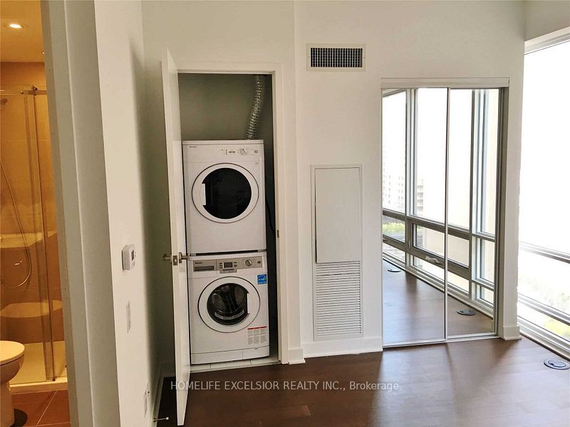 15 Grenville Street 904, Toronto, ON M4Y 1A1 photo 5