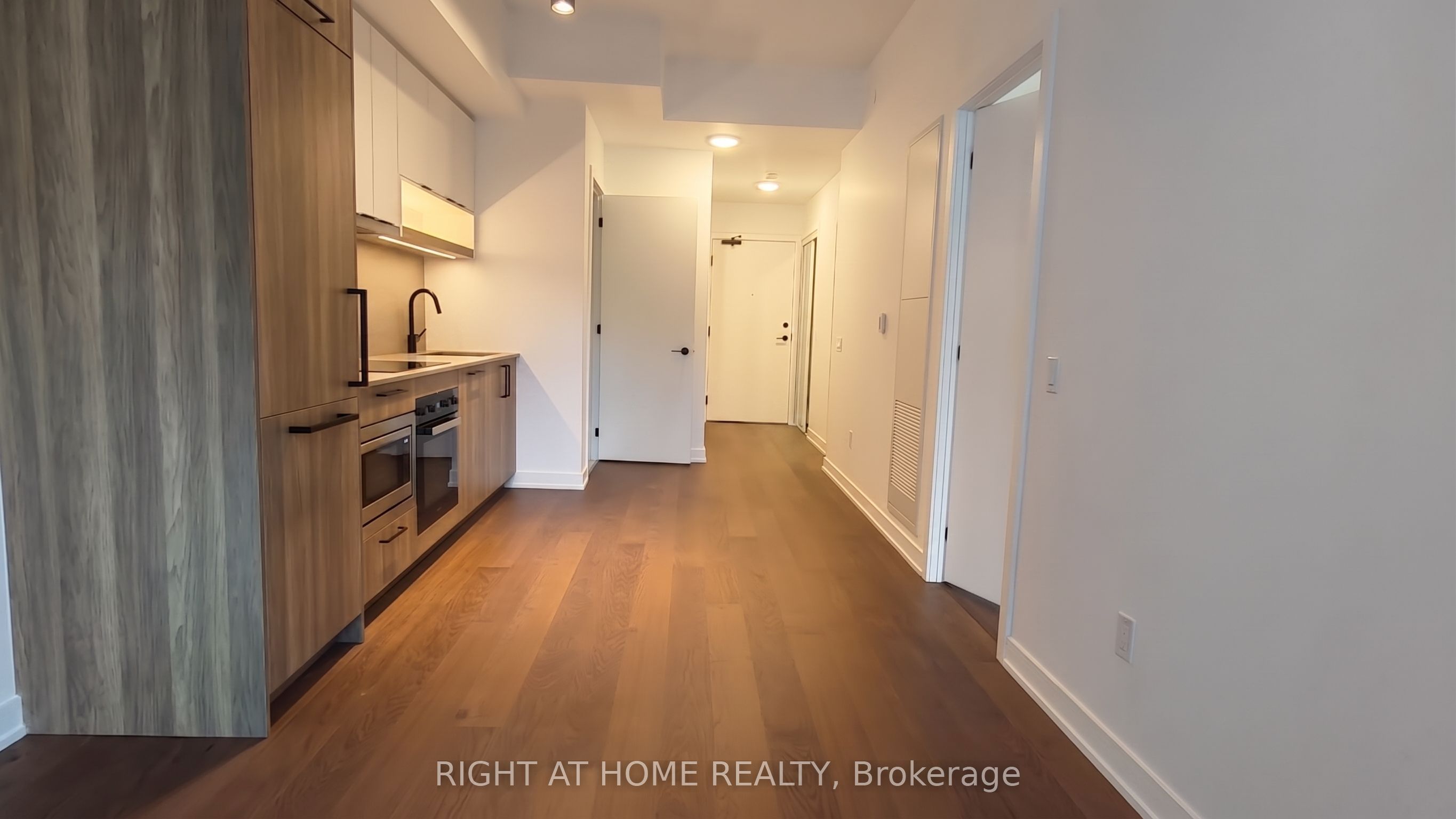 91 Montclair Avenue 203, Toronto, ON M5P 0B1 photo 2