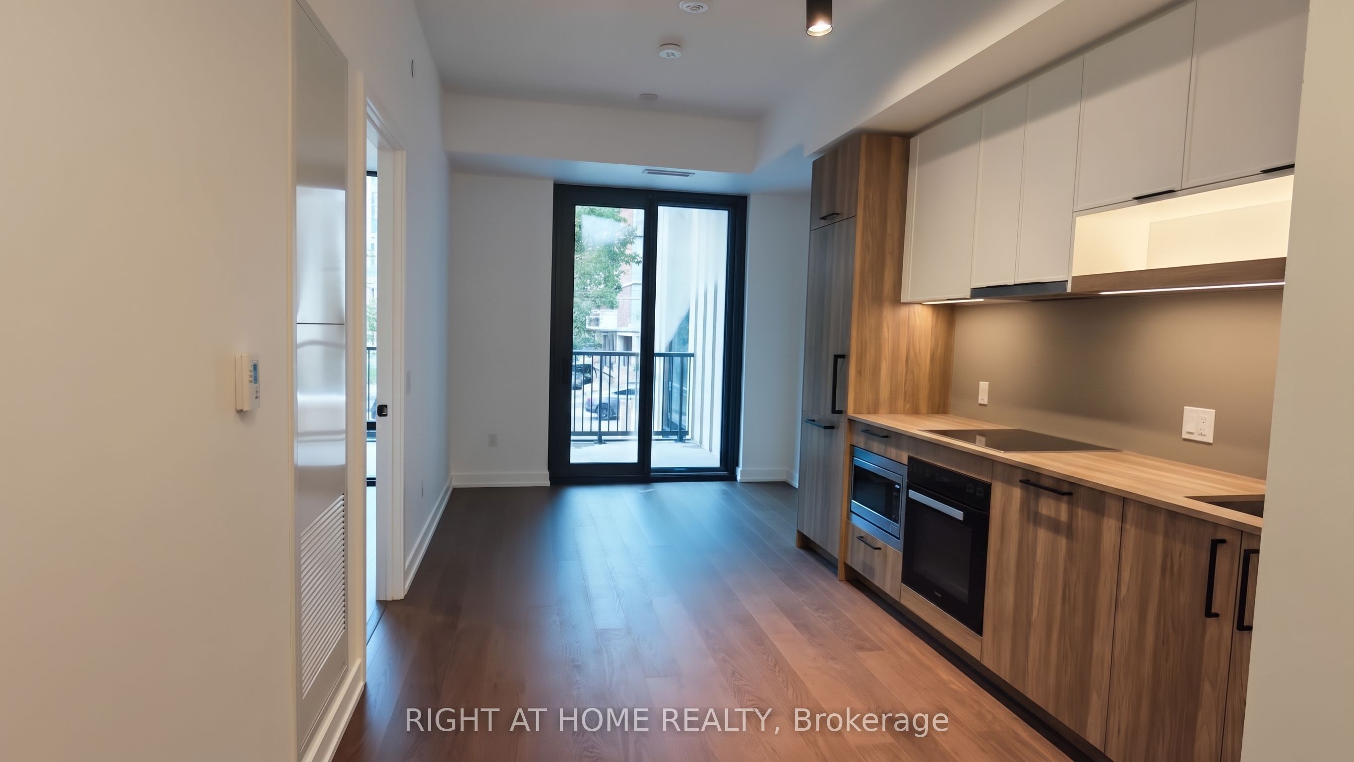 91 Montclair Avenue 203, Toronto, ON M5P 0B1 photo 3