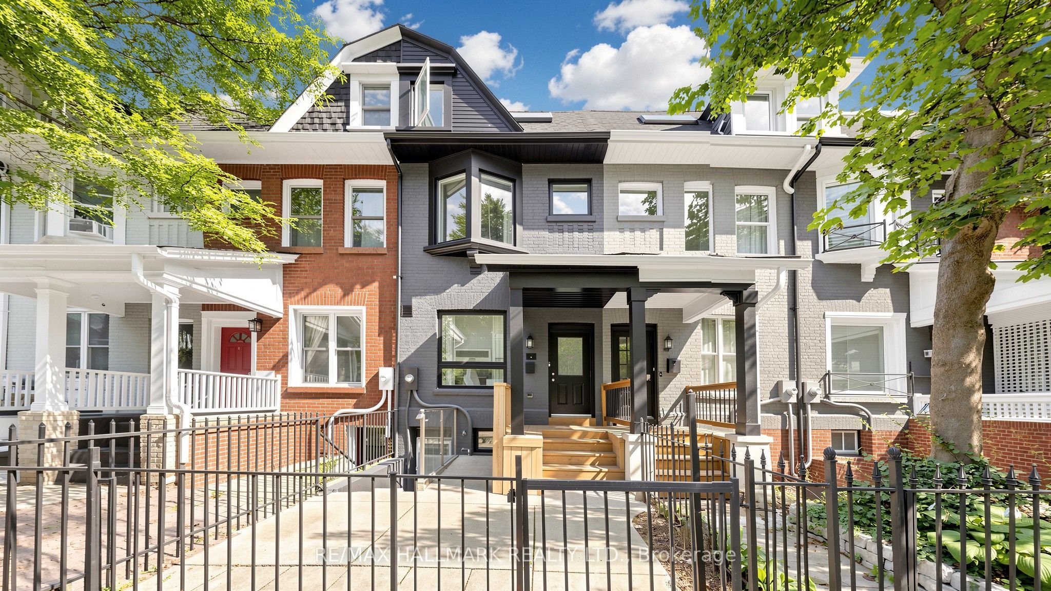 31 1/2 Granby Street, Toronto, ON M5B 1H8