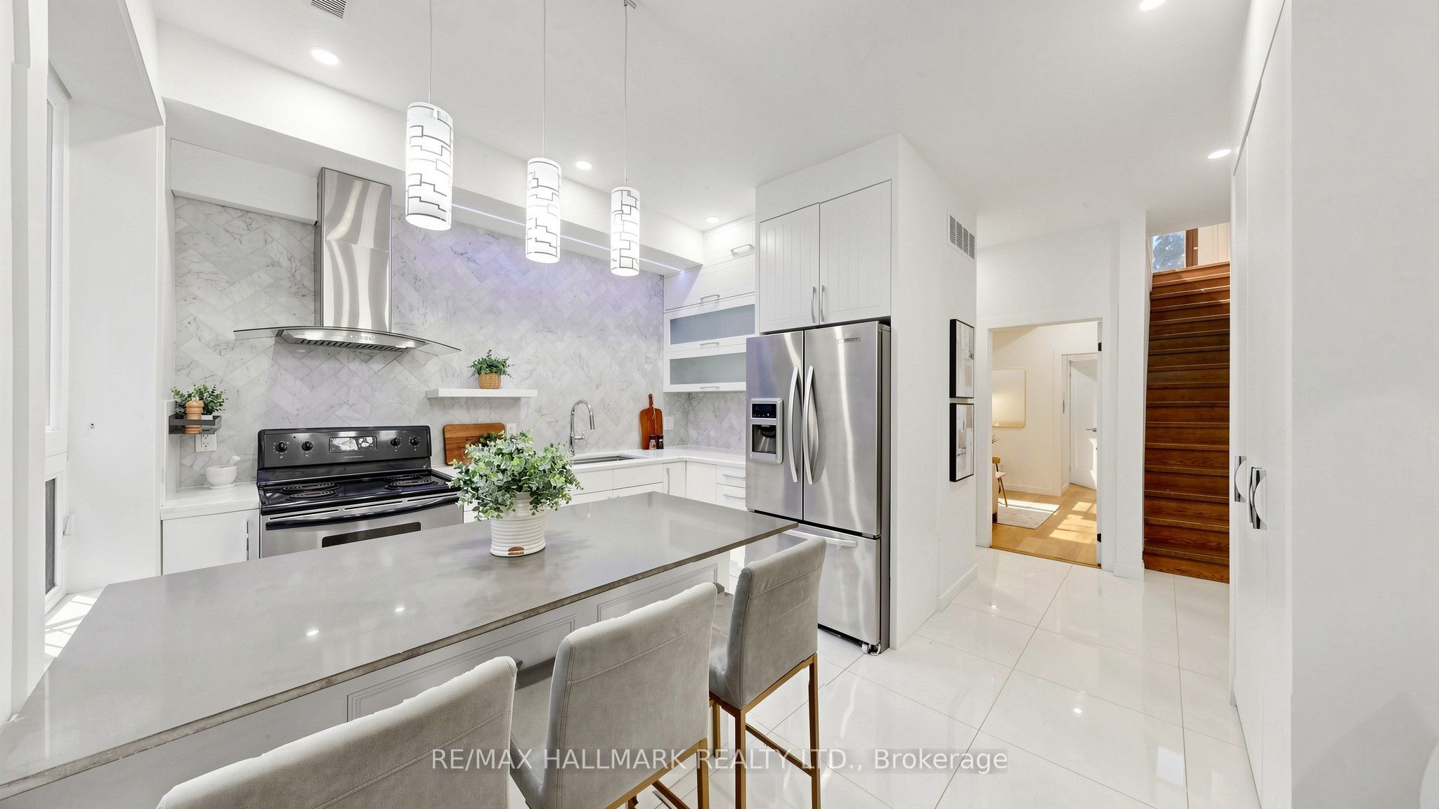31 1/2 Granby Street, Toronto, ON M5B 1H8 photo 2