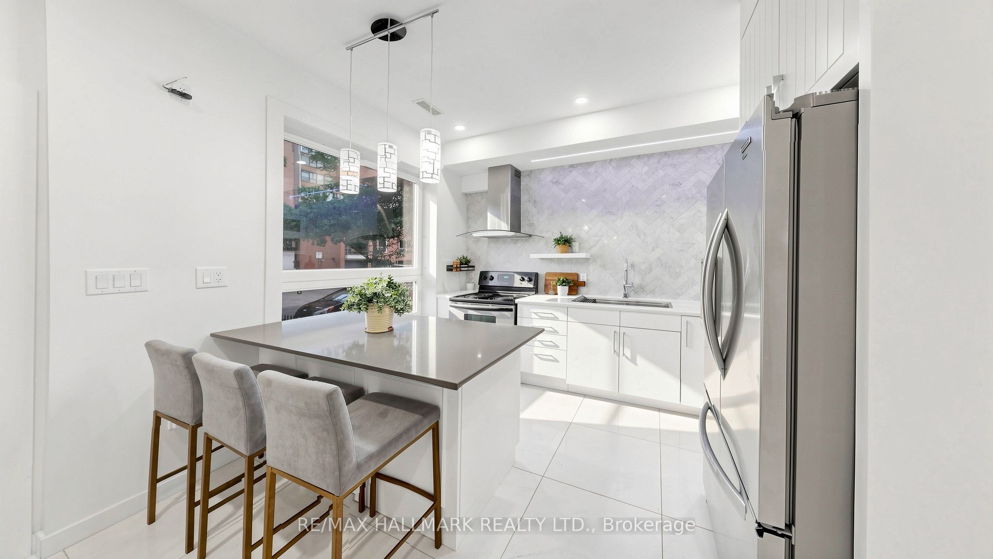 31 1/2 Granby Street, Toronto, ON M5B 1H8 photo 3