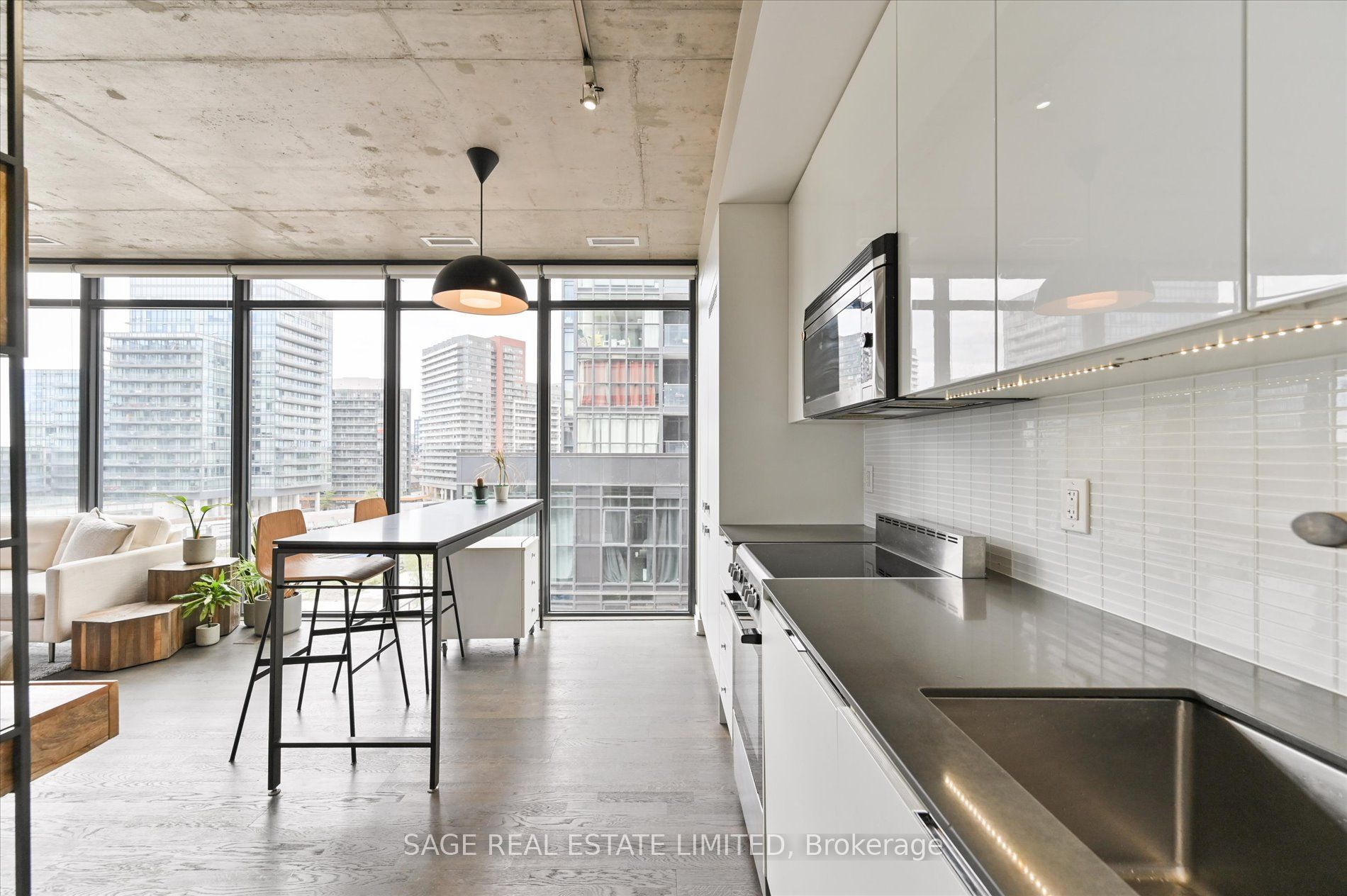 8 Dovercourt Road 706, Toronto, ON M6J 0B6 photo 2