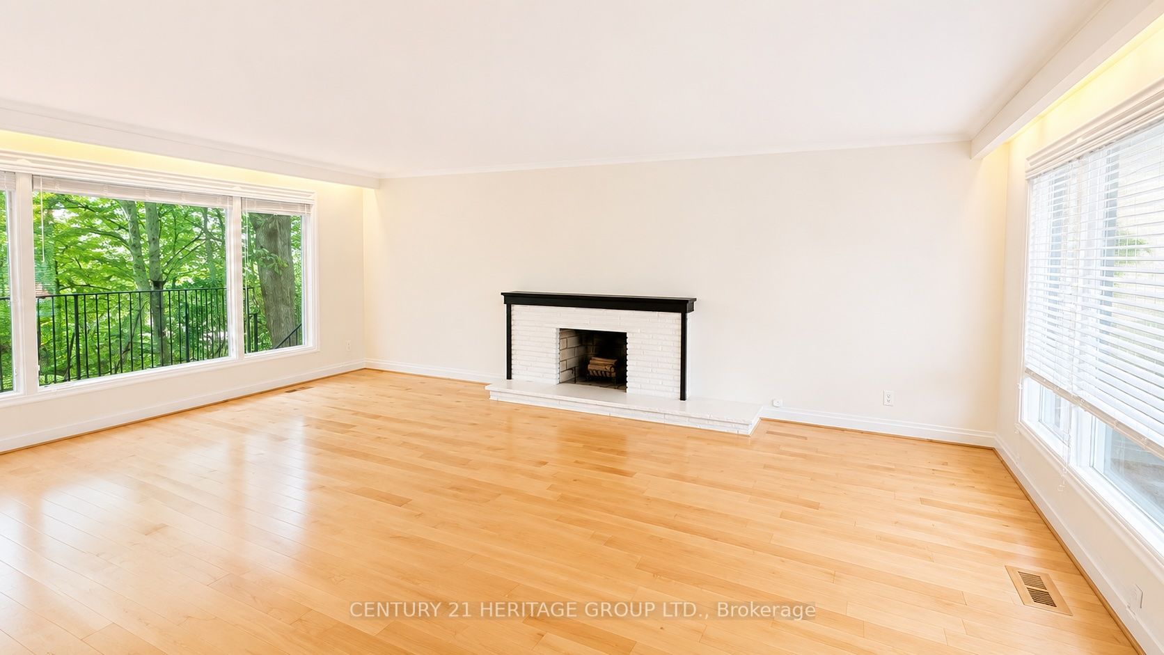 17 Hi Mount Drive Main, Toronto, ON M2K 1X3 photo 4