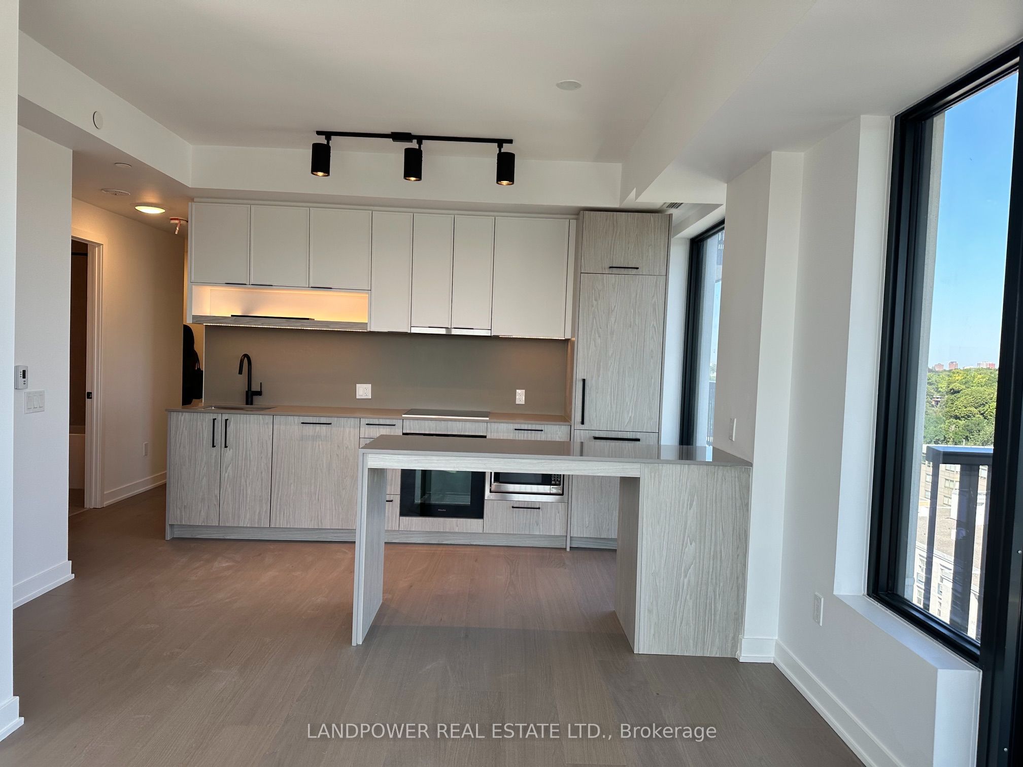 89 Montclair Avenue 1218, Toronto, ON M5P 0A9 photo 5
