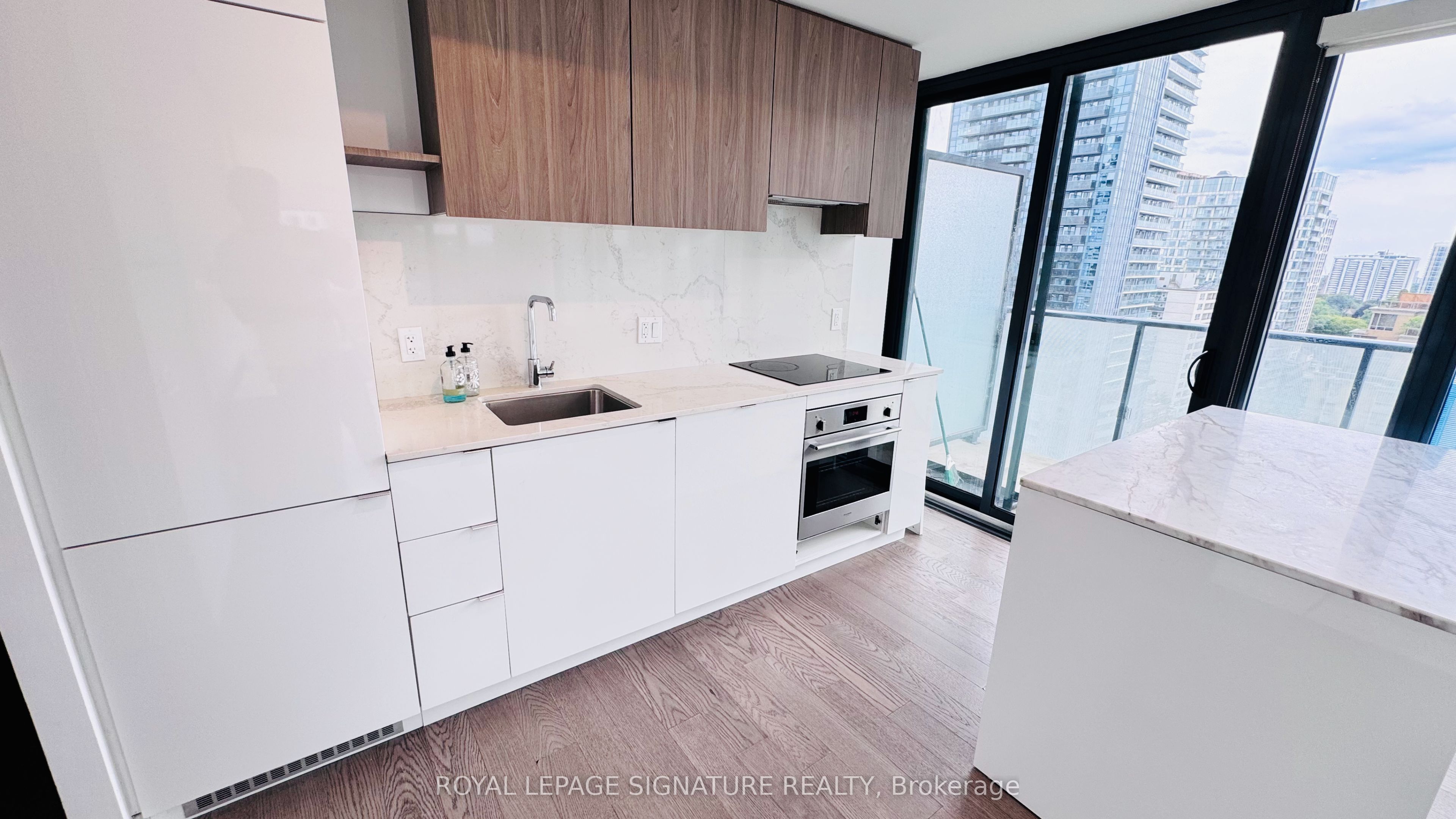 161 Roehampton Avenue 1712, Toronto, ON M4P 1P9 photo 4
