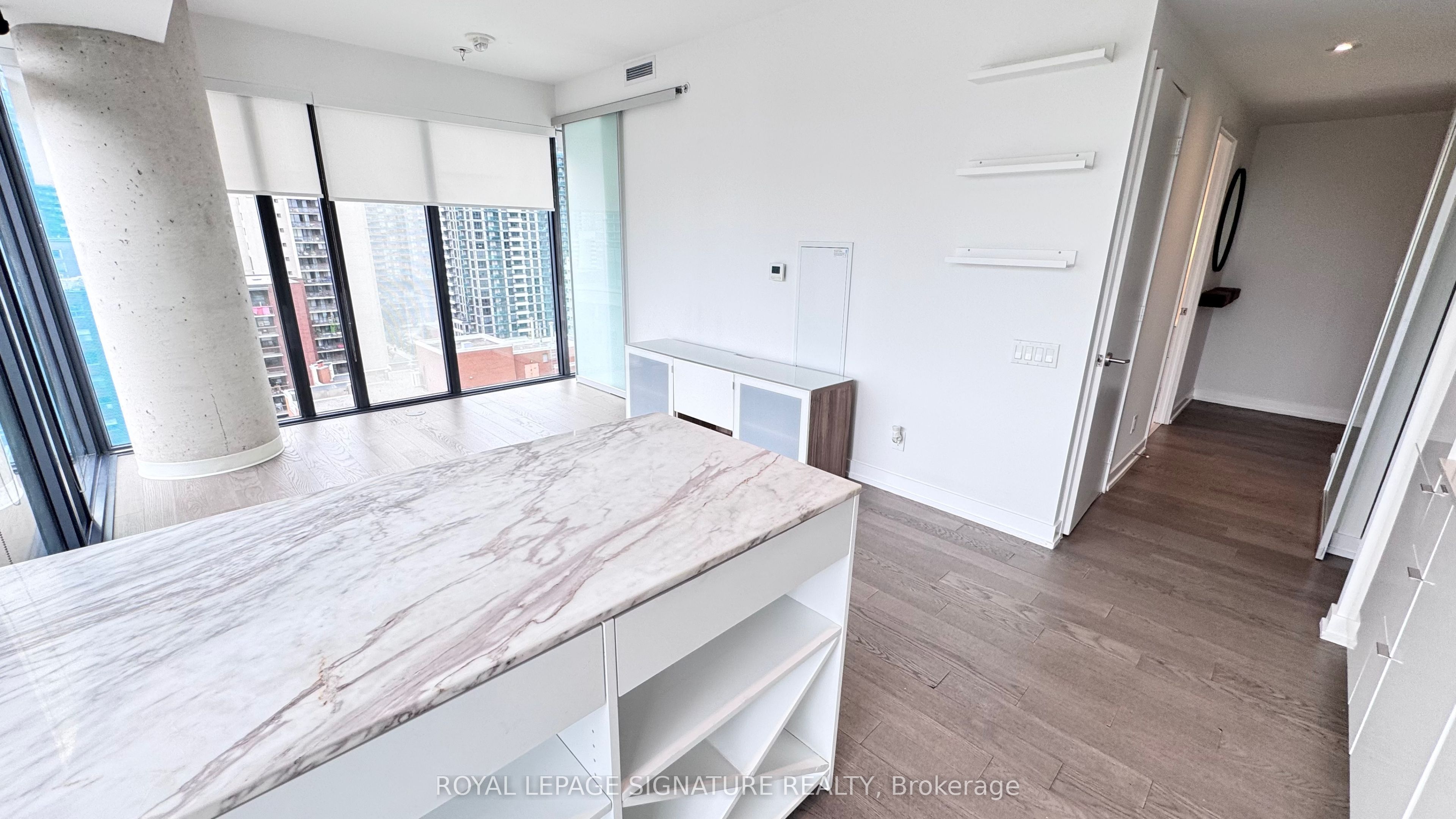 161 Roehampton Avenue 1712, Toronto, ON M4P 1P9 photo 5