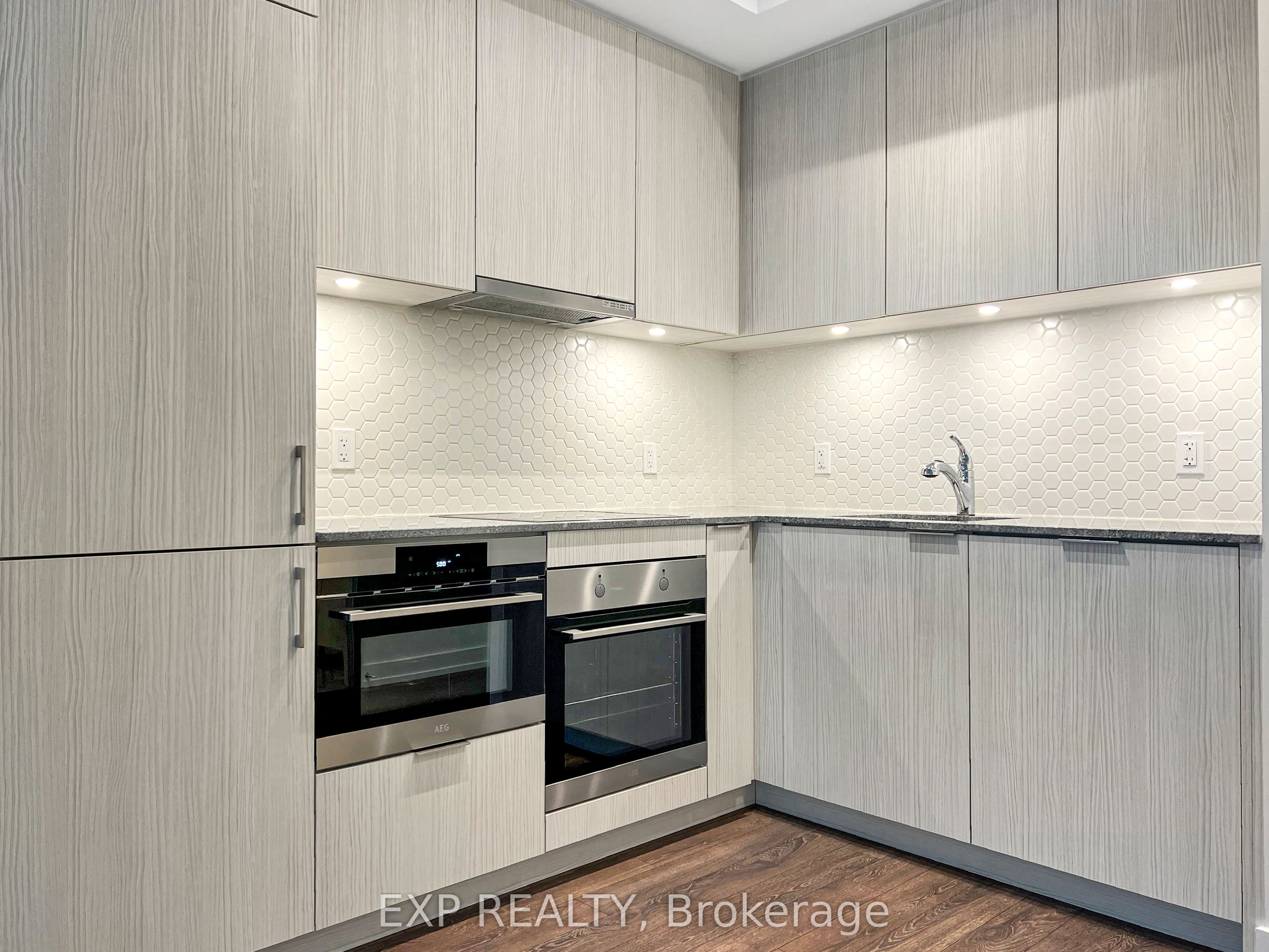 158 Front Street E 407, Toronto, ON M5A 0K9 photo 5