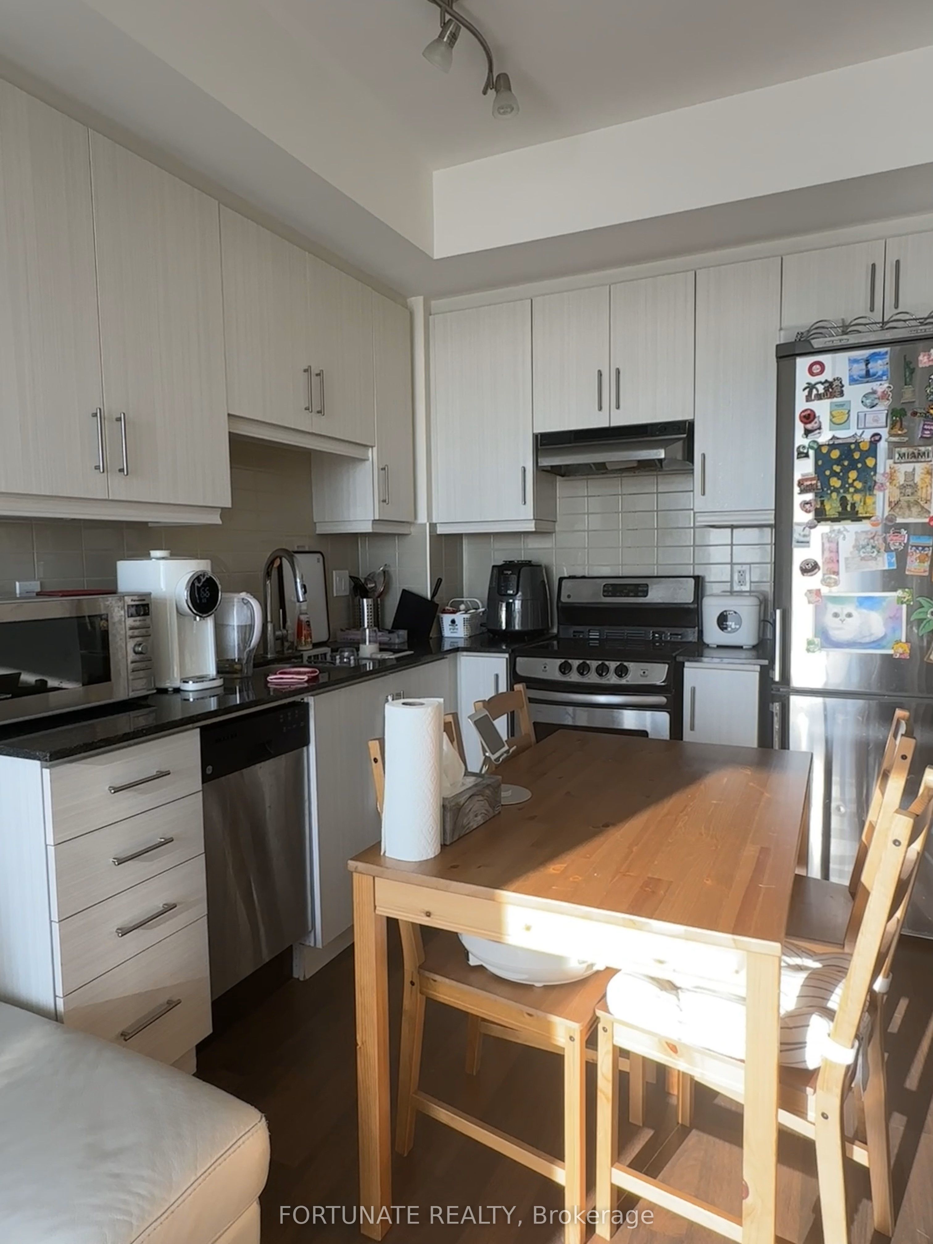 68 Canterbury Place 906, Toronto, ON M2N 0H8 photo 4