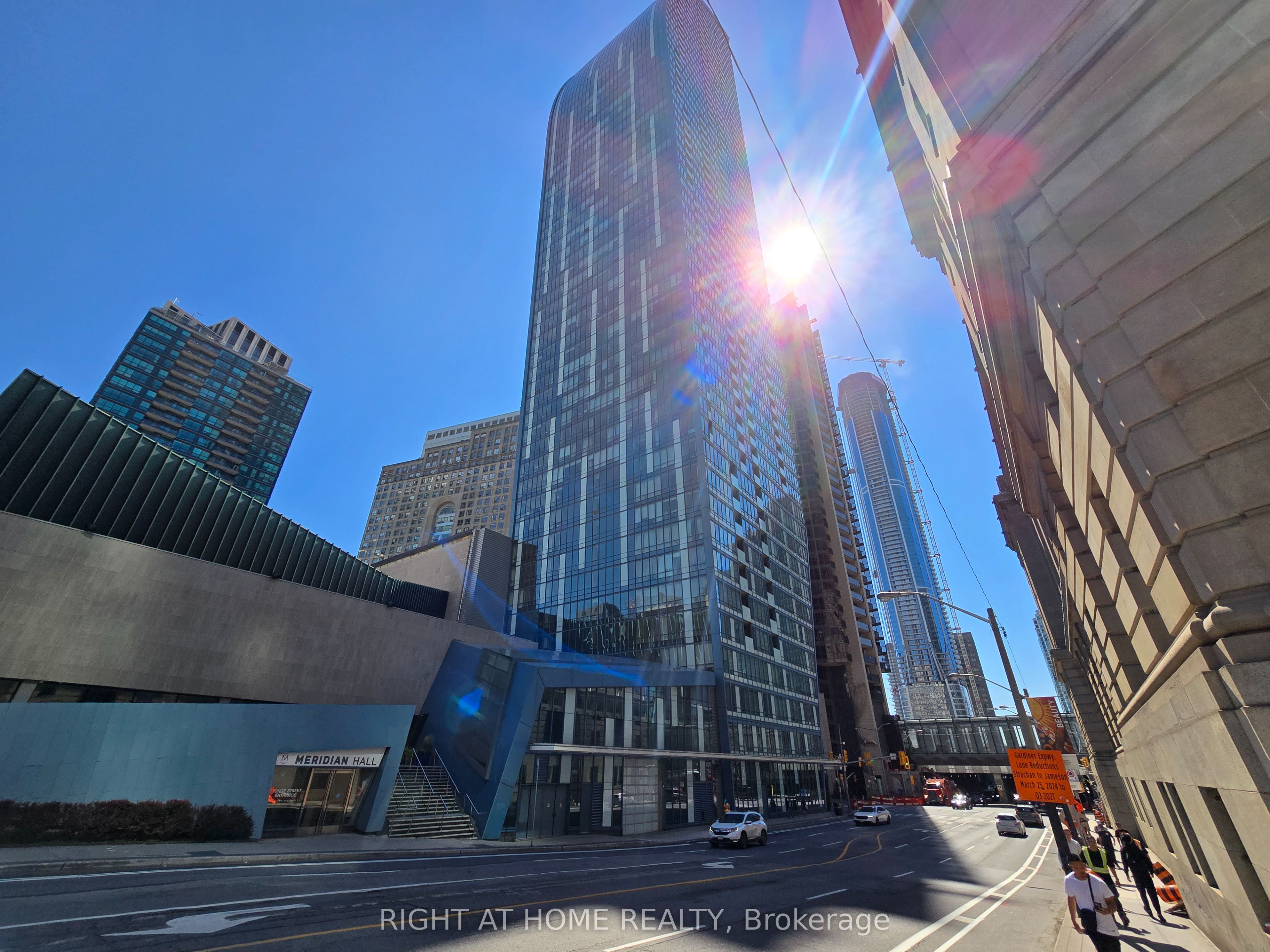 8 The Esplanade 705, Toronto, ON M5E 0A6 photo 2