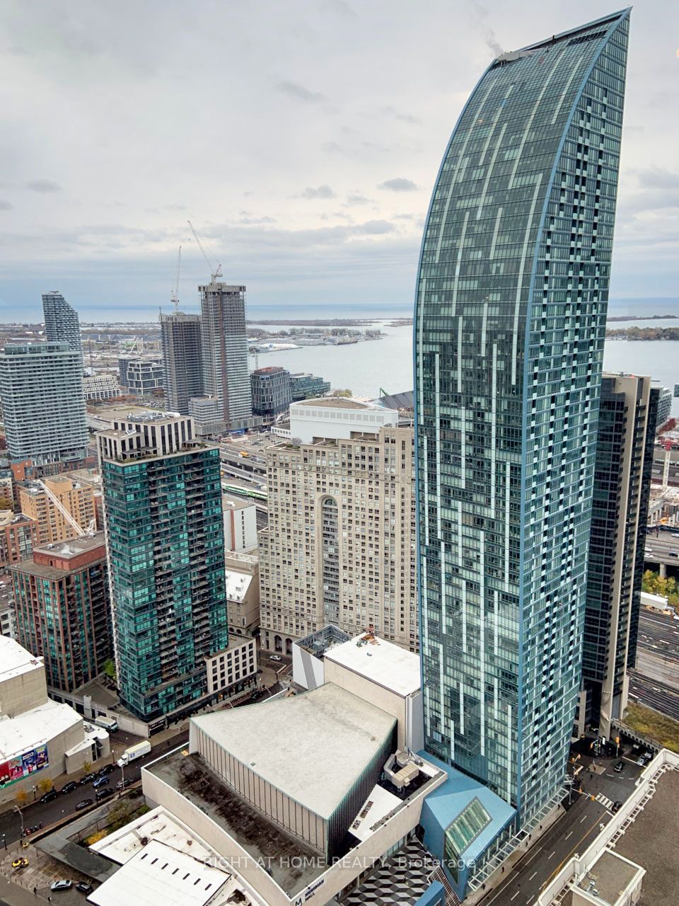 8 The Esplanade 705, Toronto, ON M5E 0A6 photo 3