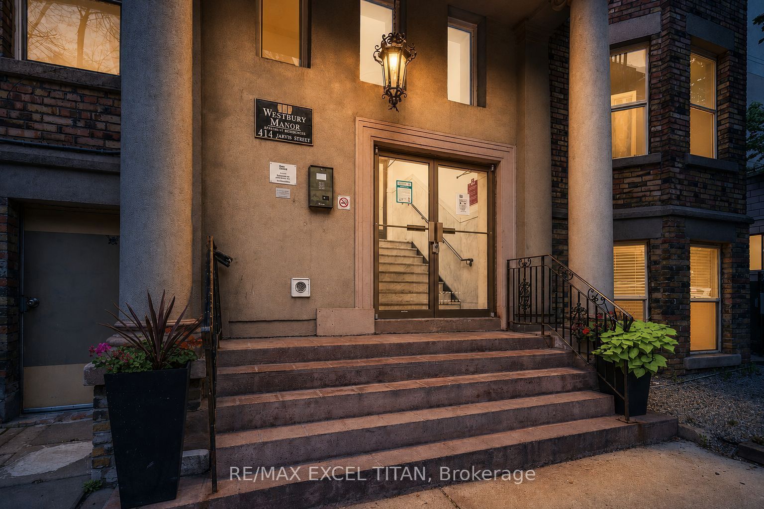 414 Jarvis Street G1, Toronto, ON M4Y 3C2 photo 2
