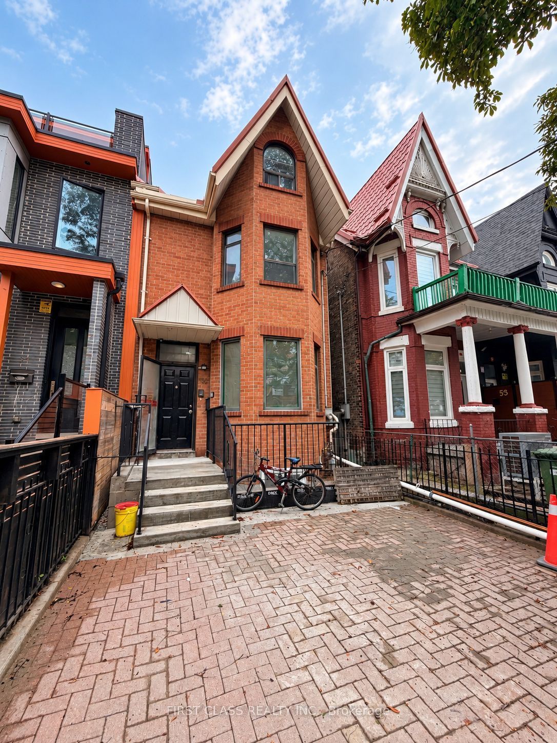 55 Huron Street, Toronto, ON M5T 2A6 photo 2
