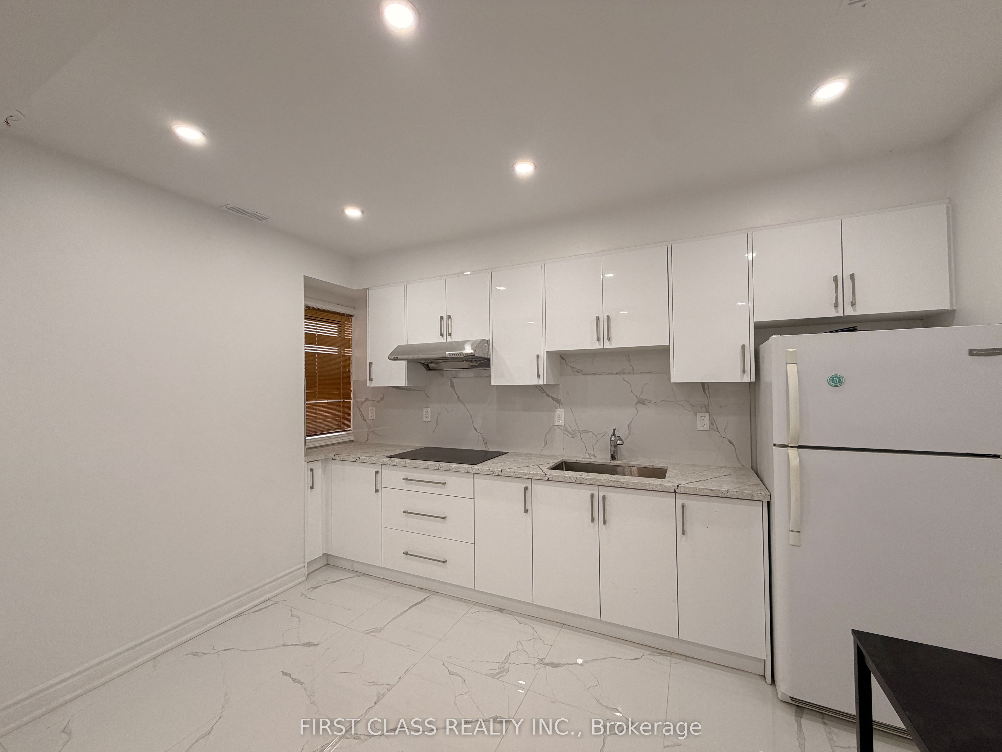 55 Huron Street, Toronto, ON M5T 2A6 photo 3