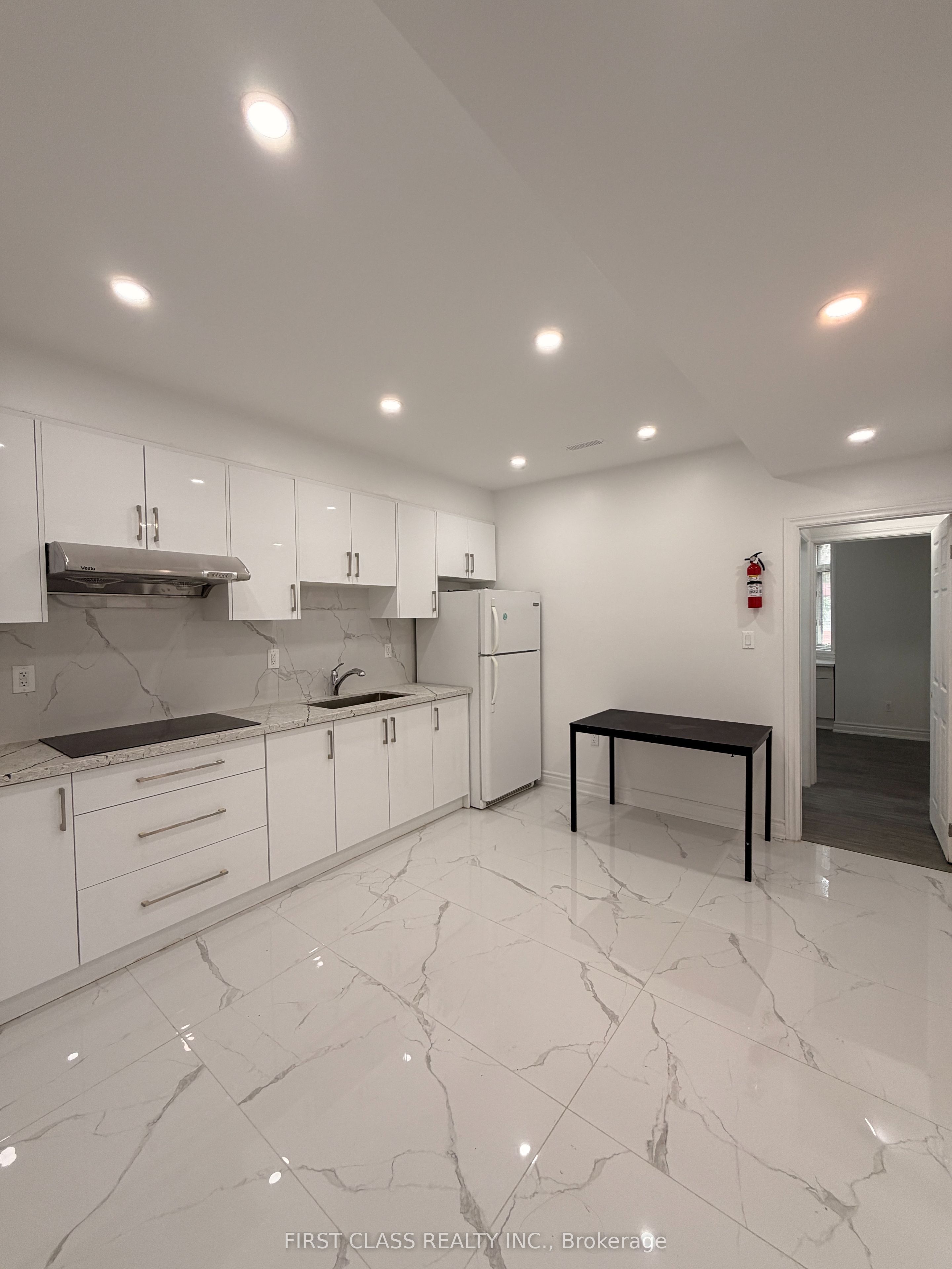 55 Huron Street, Toronto, ON M5T 2A6 photo 5