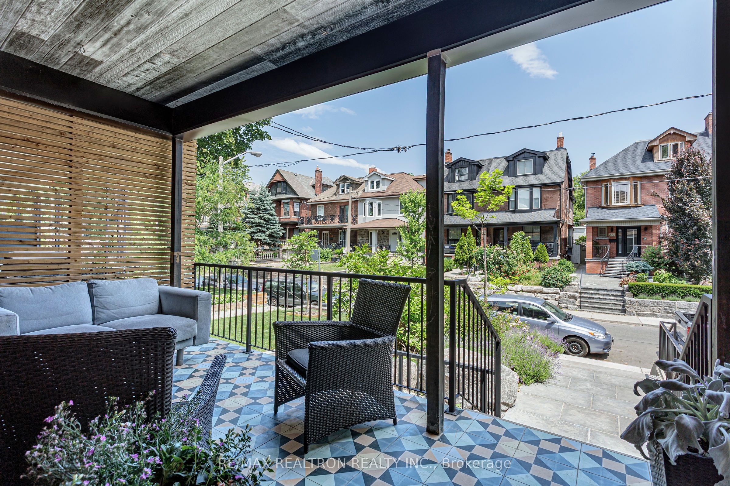 214 Grace Street, Toronto, ON M6G 3A6 photo 3