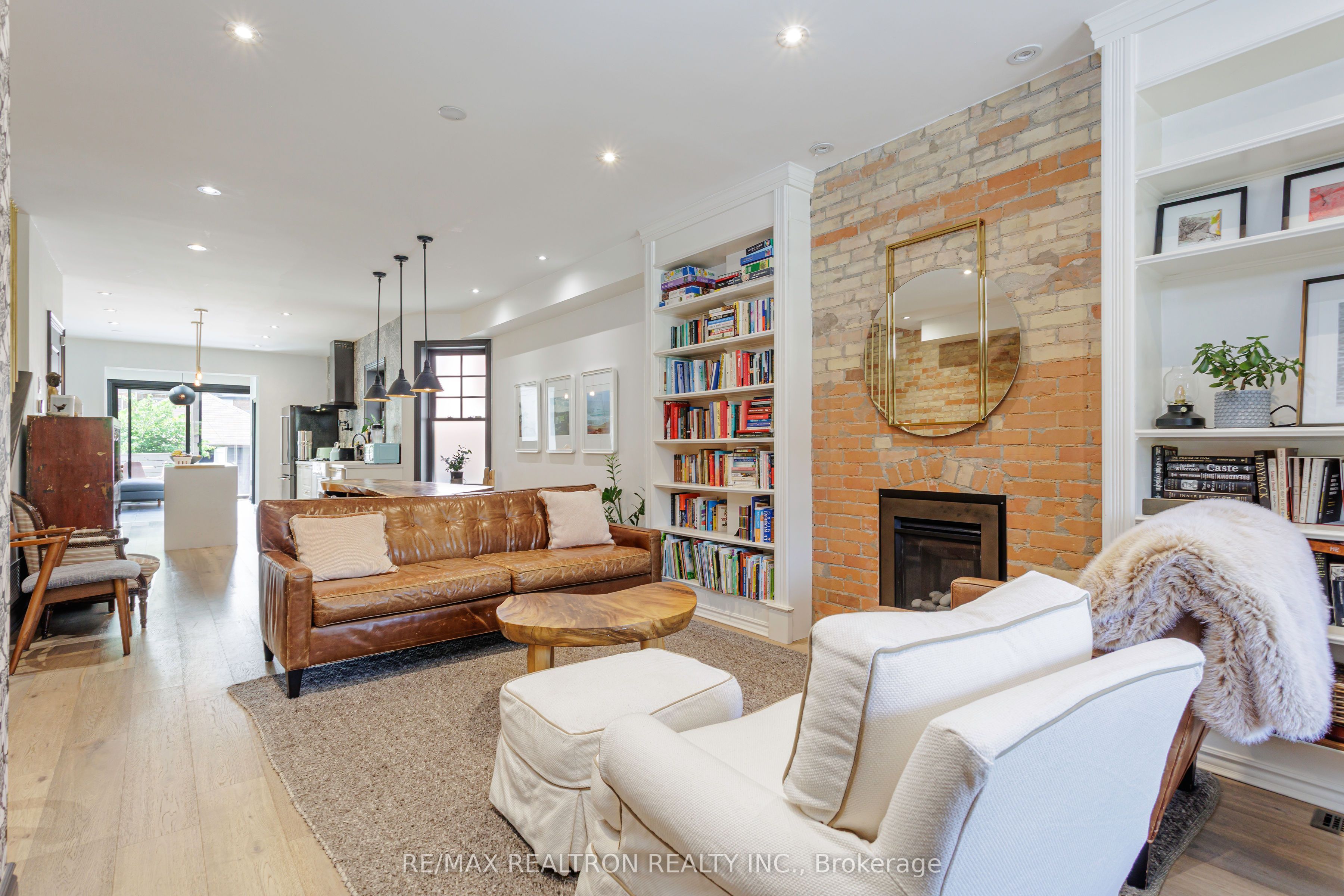 214 Grace Street, Toronto, ON M6G 3A6 photo 4