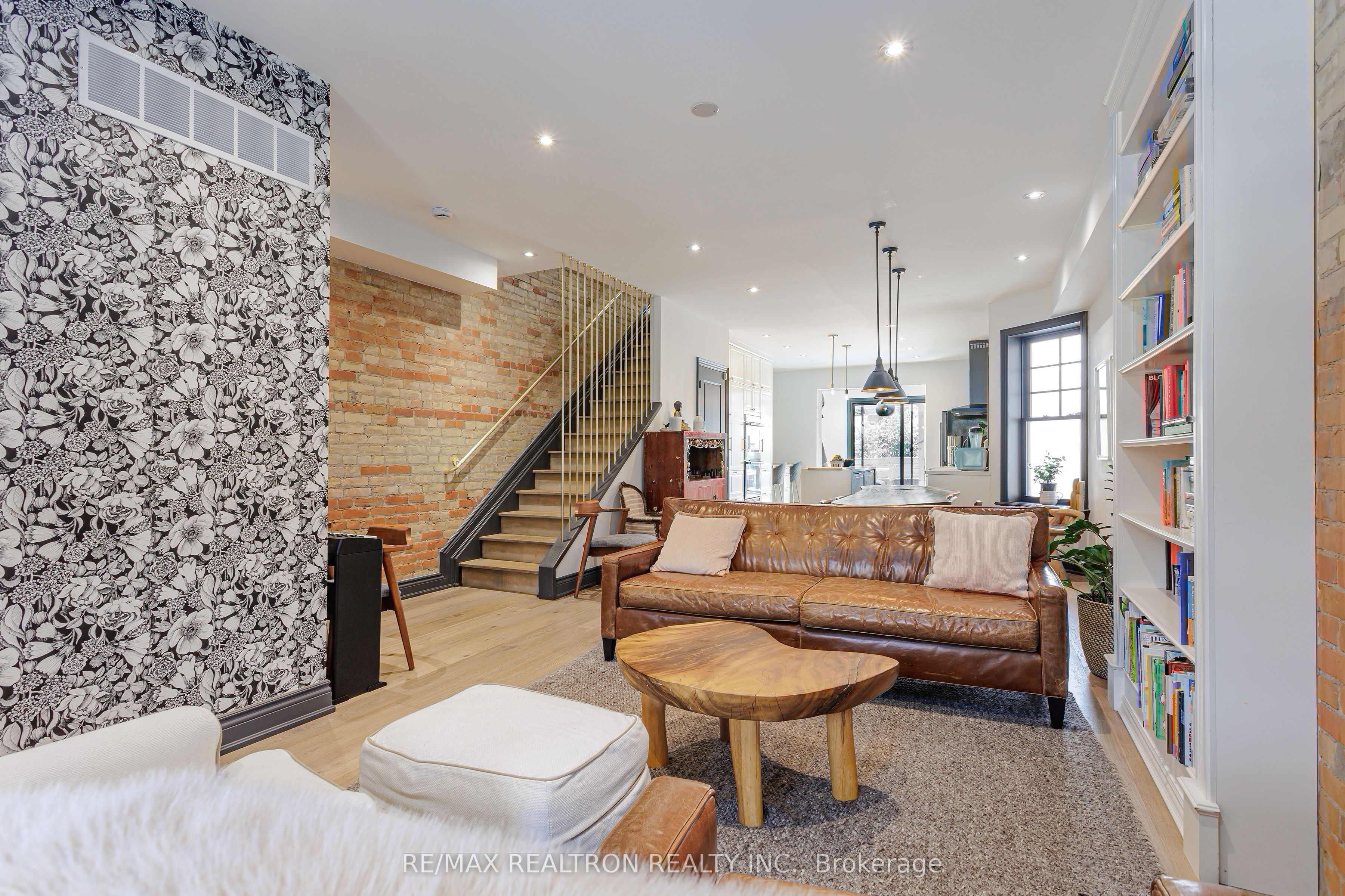 214 Grace Street, Toronto, ON M6G 3A6 photo 5