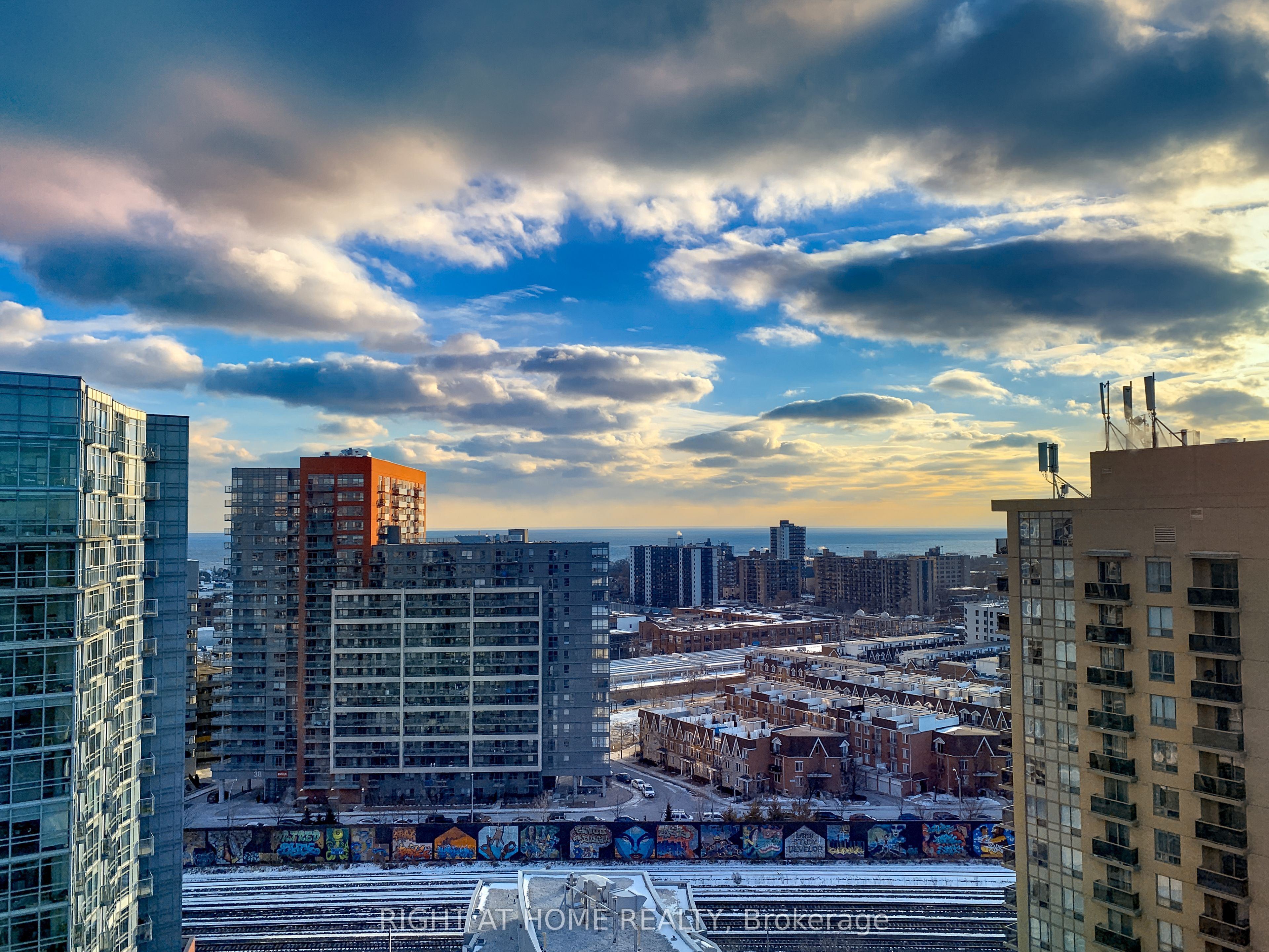 68 Abell Street 2210, Toronto, ON M6J 0B1
