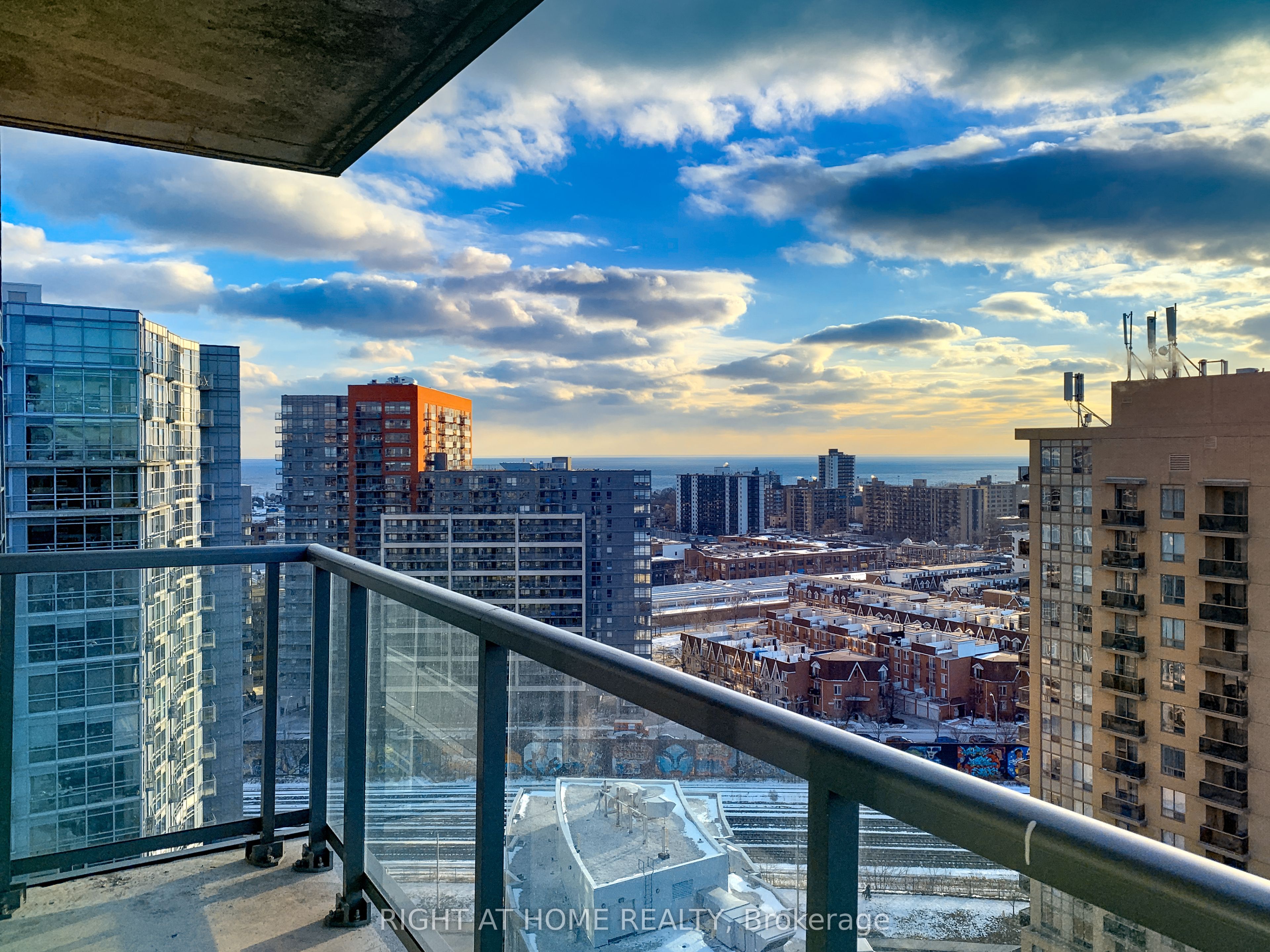 68 Abell Street 2210, Toronto, ON M6J 0B1 photo 2
