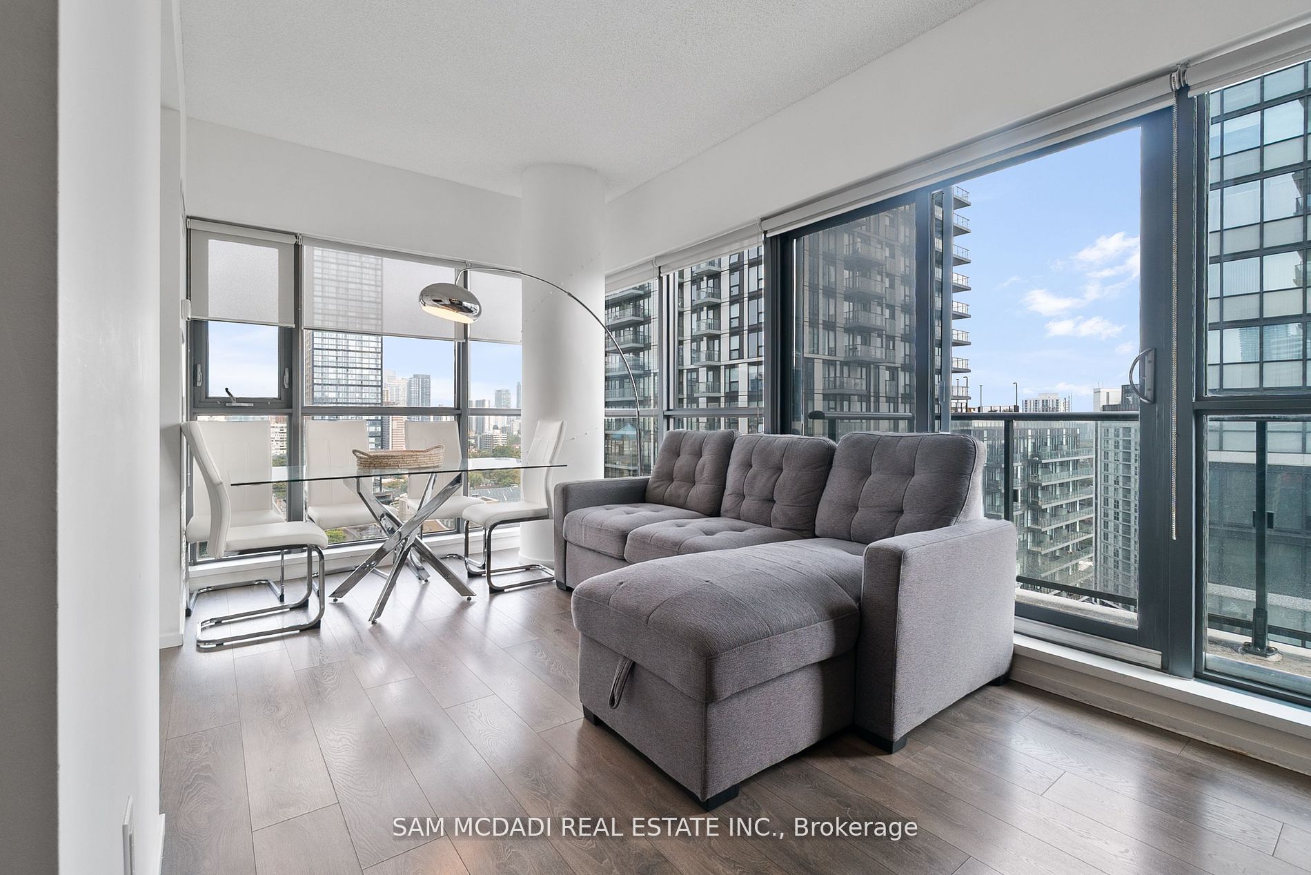 159 Dundas Street E 1906, Toronto, ON M5B 1E4 photo 3