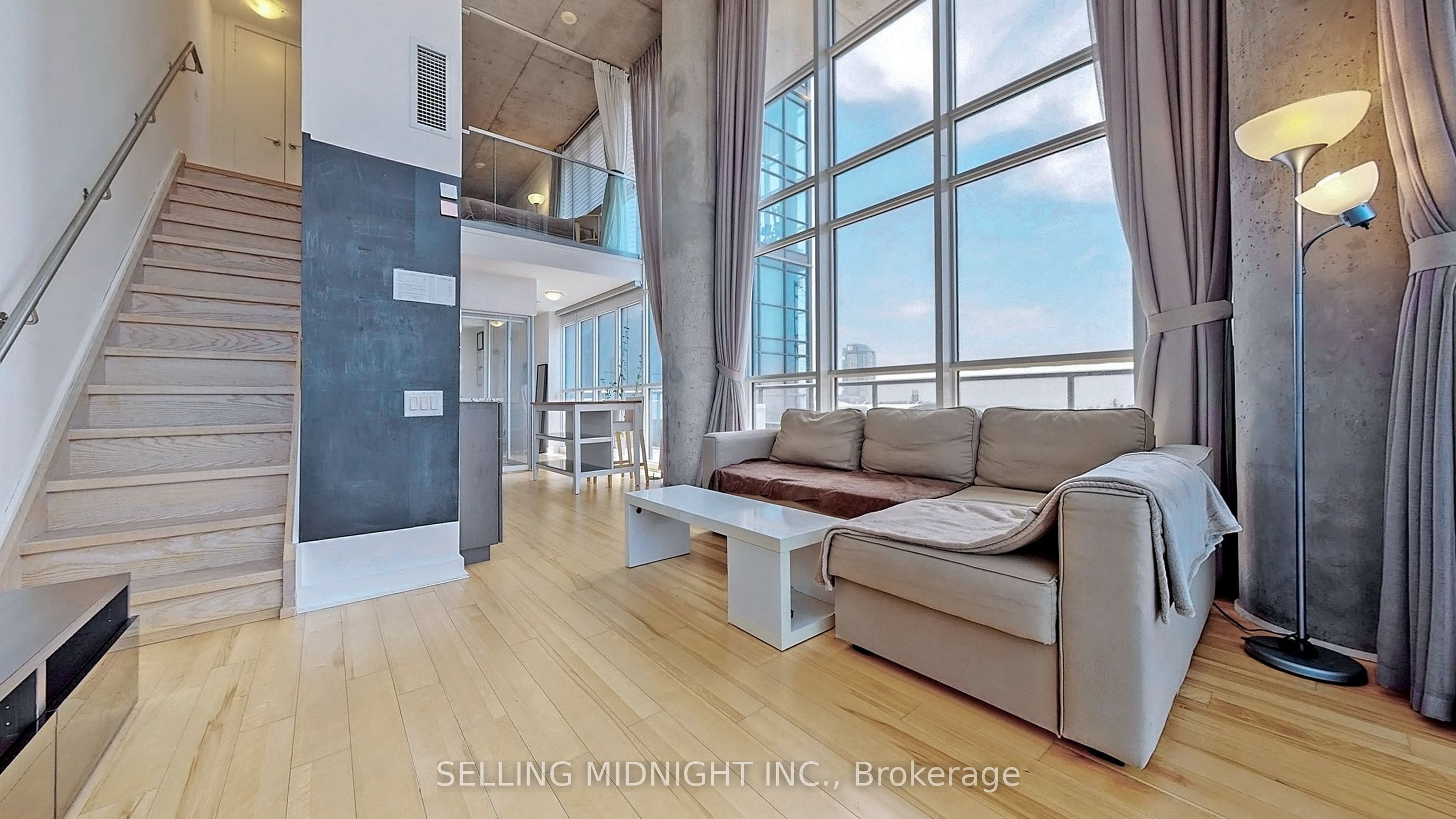 5 Hanna Avenue 540, Toronto, ON M6K 0B3 photo 2