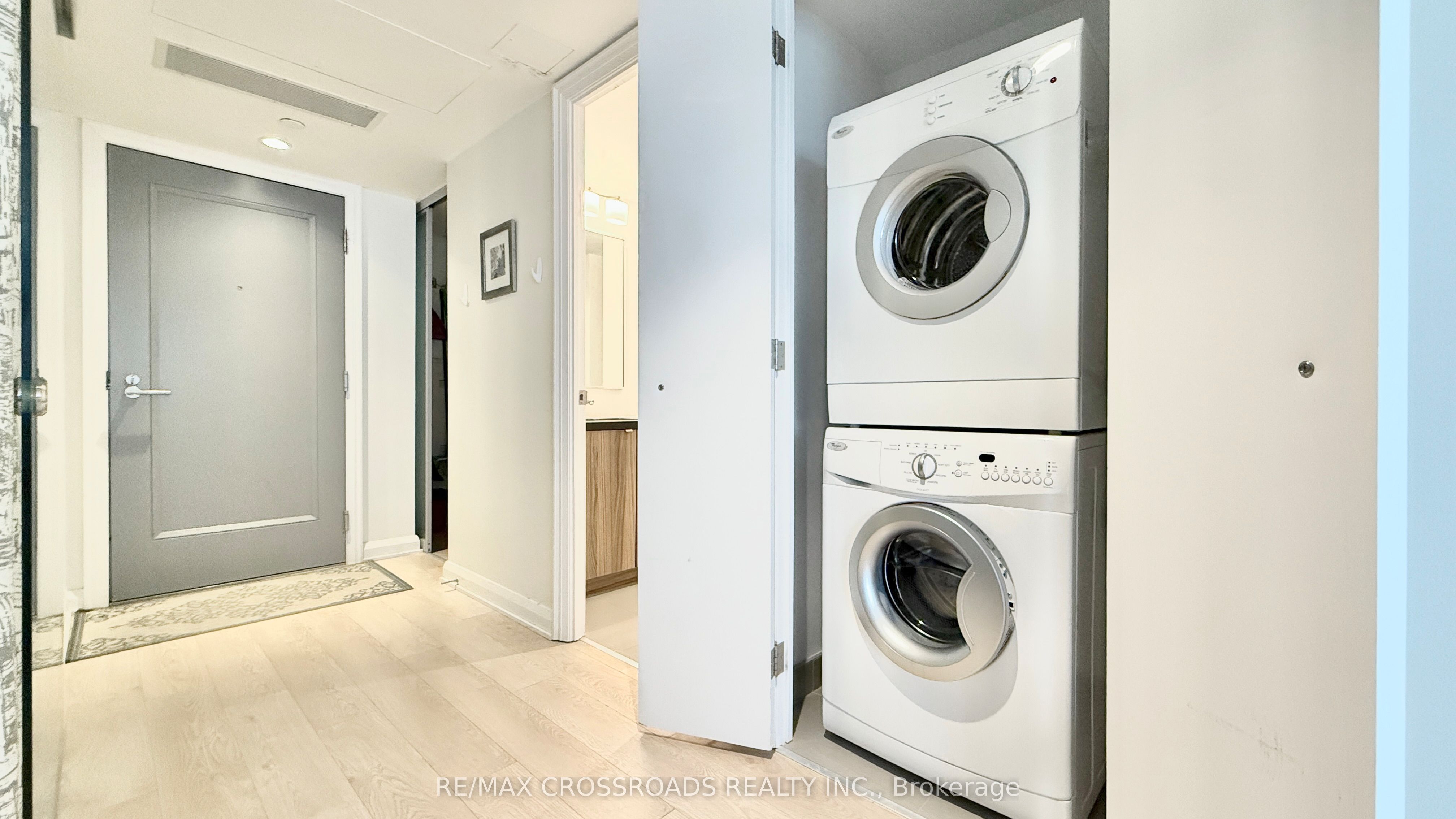 155 Yorkville Avenue 2108 (second bedroom), Toronto, ON M5R 0B4 photo 3