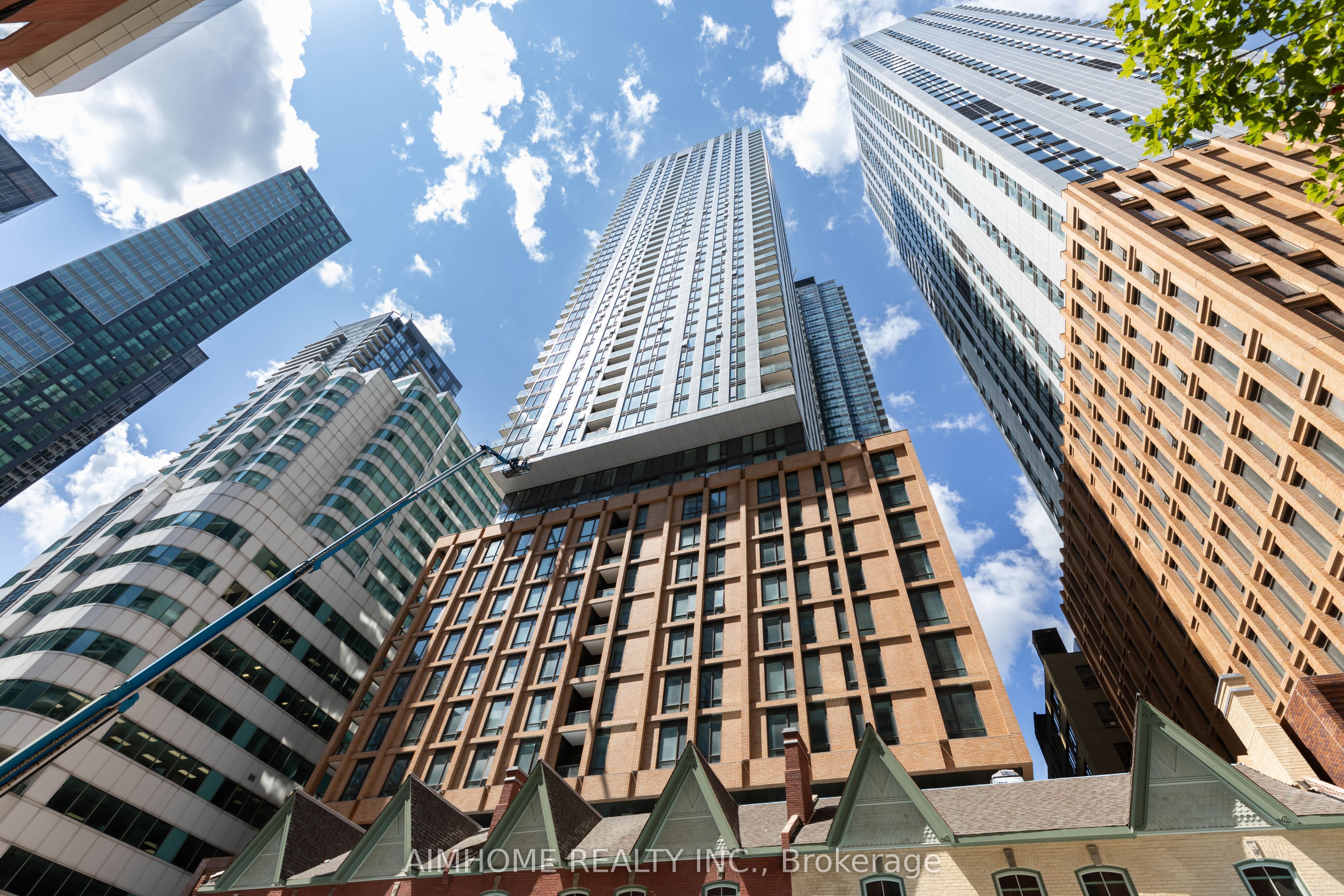 8 Widmer Street 4012, Toronto, ON M5V 2E7