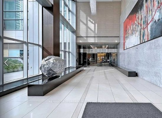 386 Yonge Street 5414, Toronto, ON M5B 0A5 photo 2