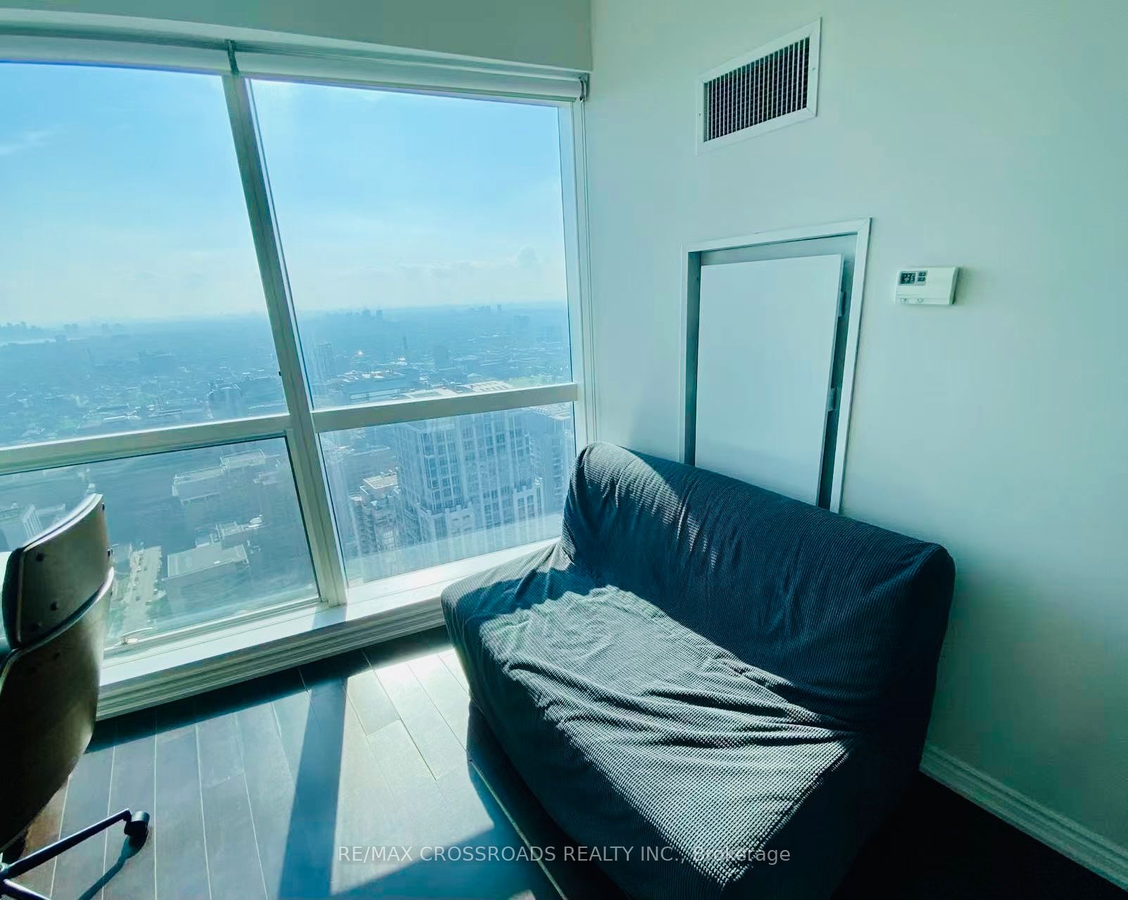 386 Yonge Street 5414, Toronto, ON M5B 0A5 photo 4