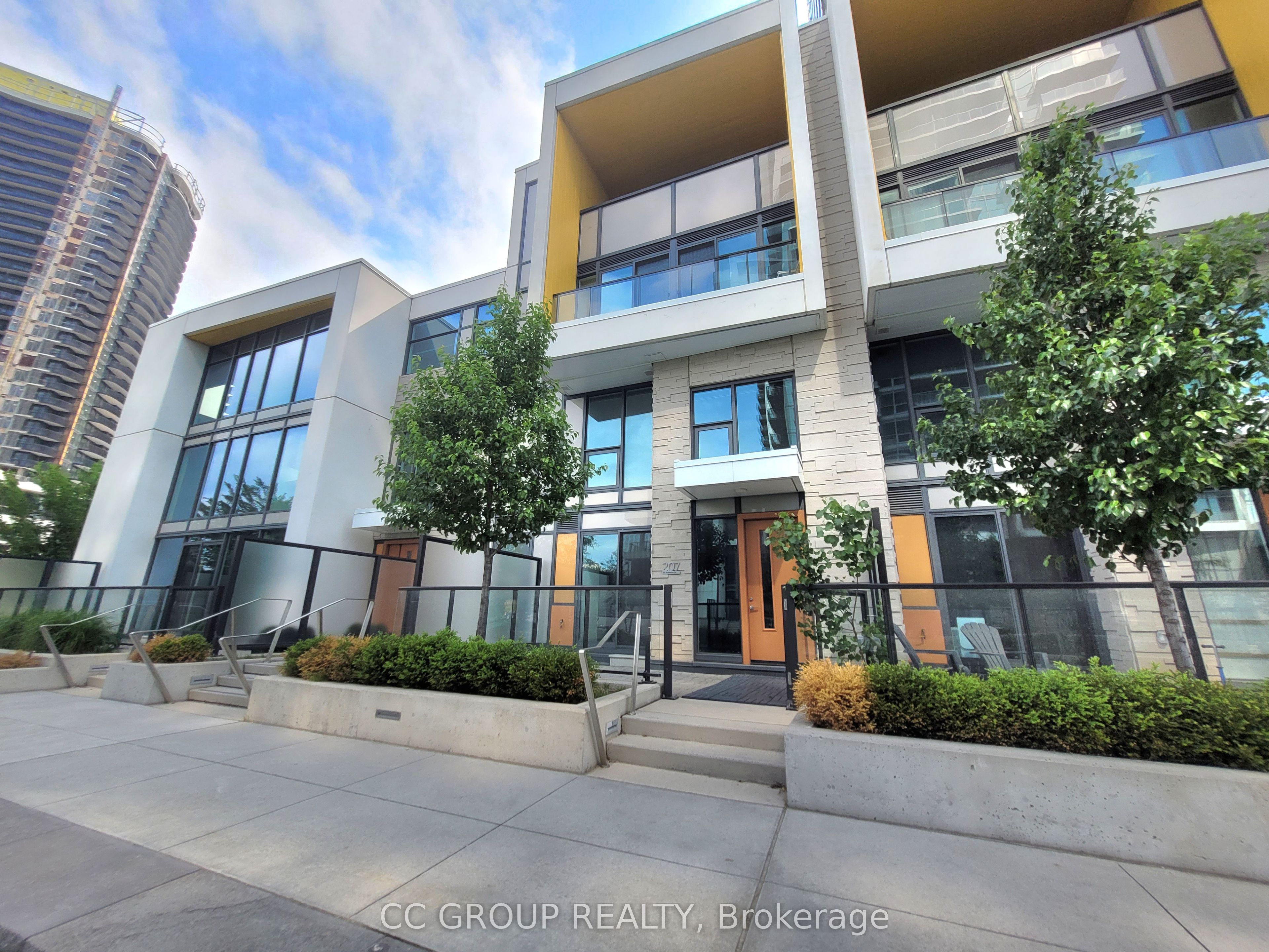 85 Mcmahon Drive Th207, Toronto, ON M2K 0H1