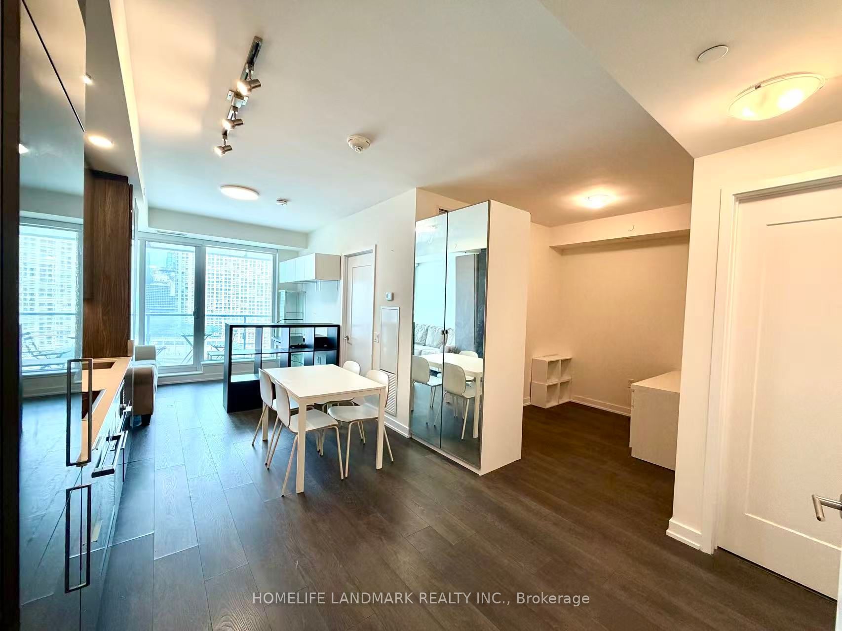 28 Freeland Street 1205, Toronto, ON M5E 0E3 photo 2