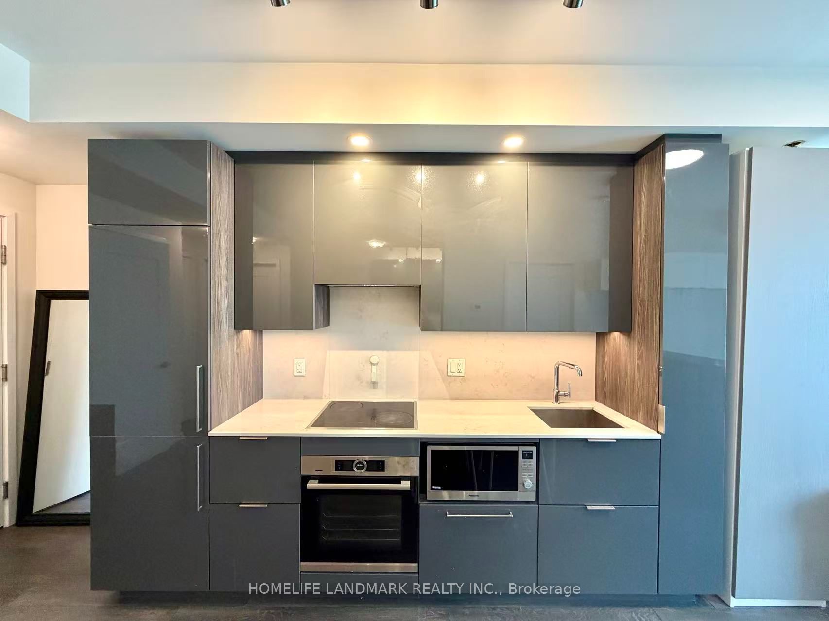 28 Freeland Street 1205, Toronto, ON M5E 0E3 photo 3
