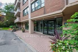 10 Huntley Street 1903, Toronto, ON M4Y 2K7 photo 2