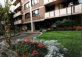 10 Huntley Street 1903, Toronto, ON M4Y 2K7 photo 3