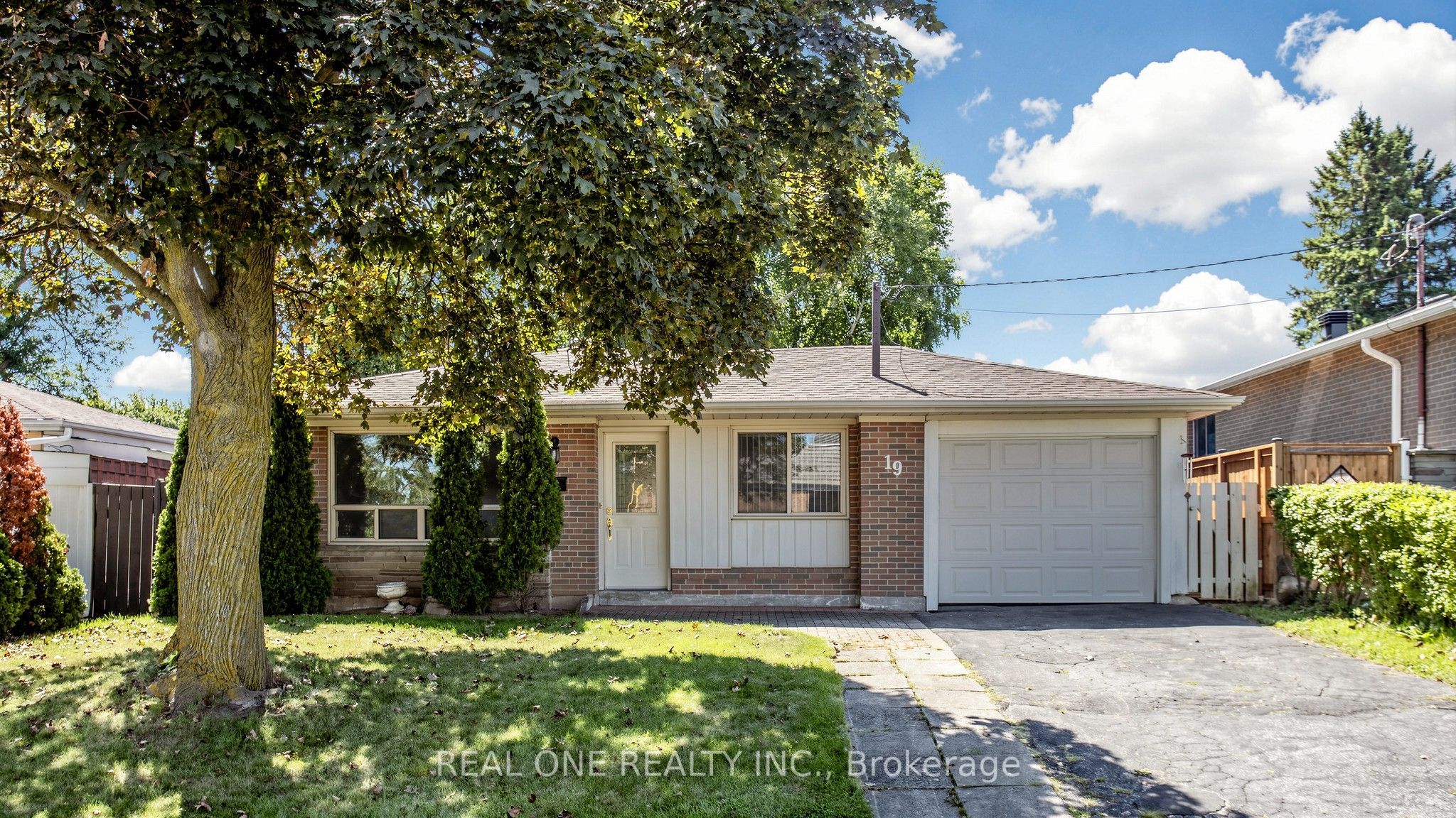 19 Nymark Avenue, Toronto, ON M2J 2G8