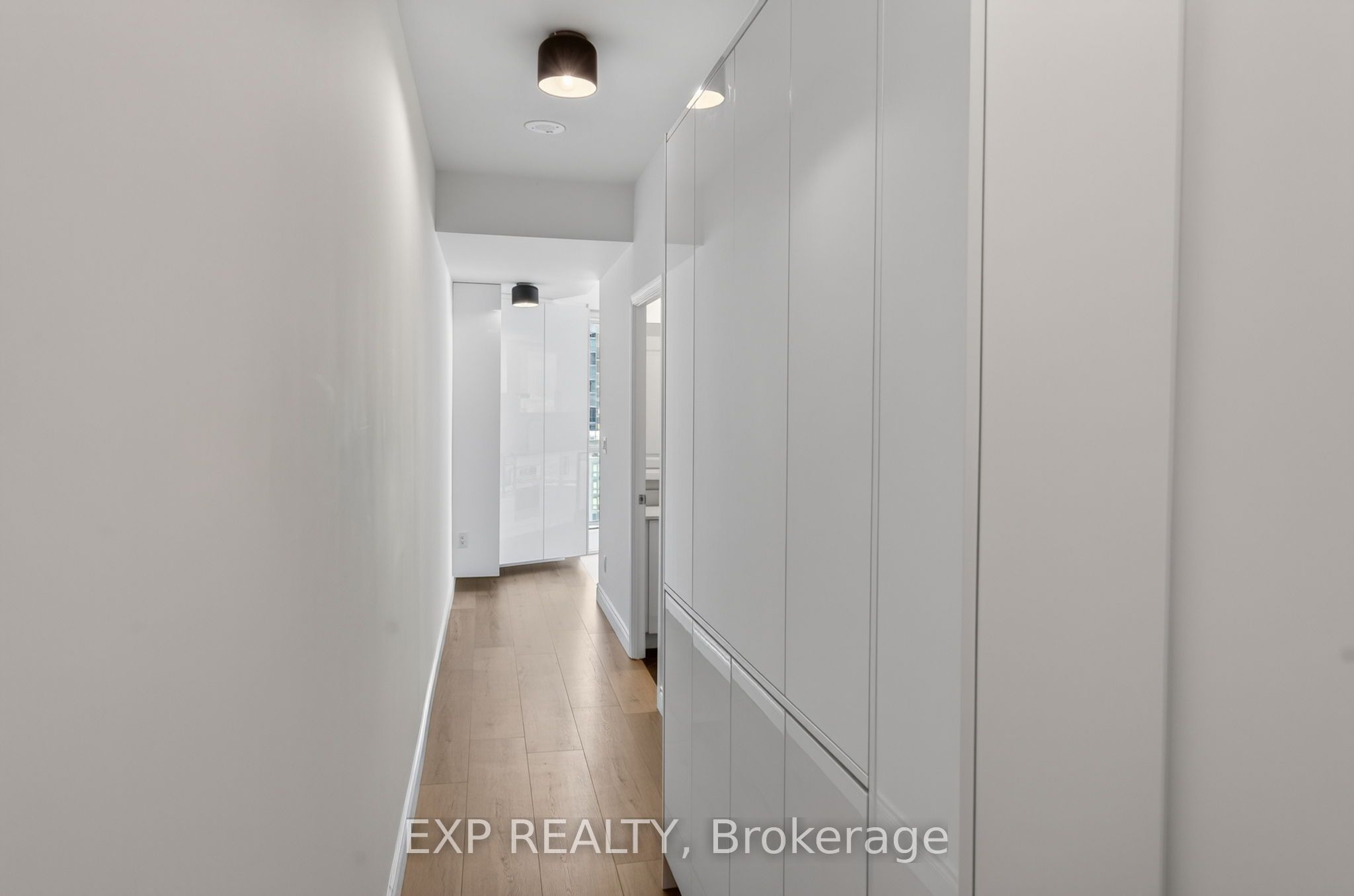352 Front Street W 1916, Toronto, ON M5V 0K3 photo 3
