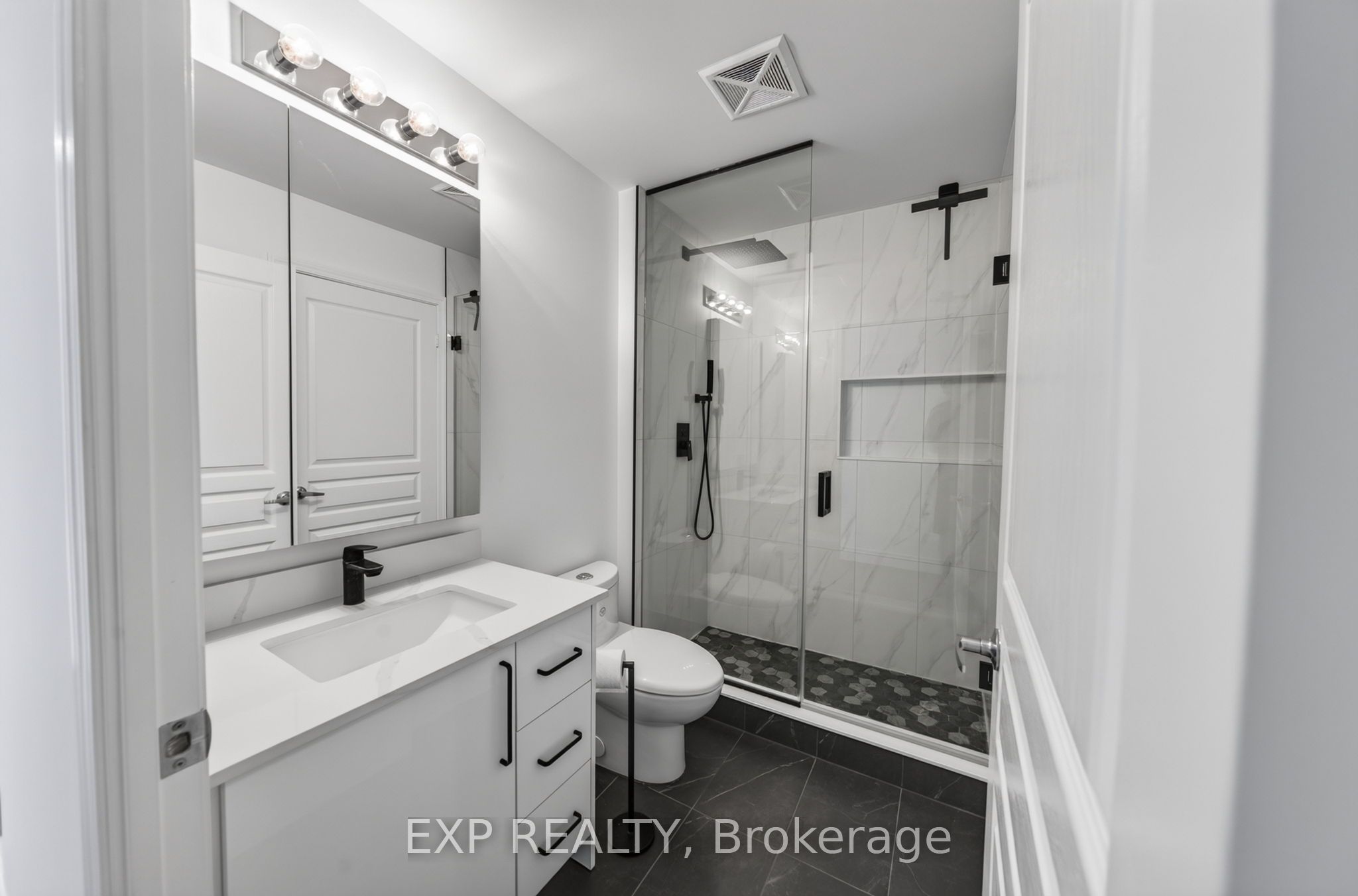 352 Front Street W 1916, Toronto, ON M5V 0K3 photo 5