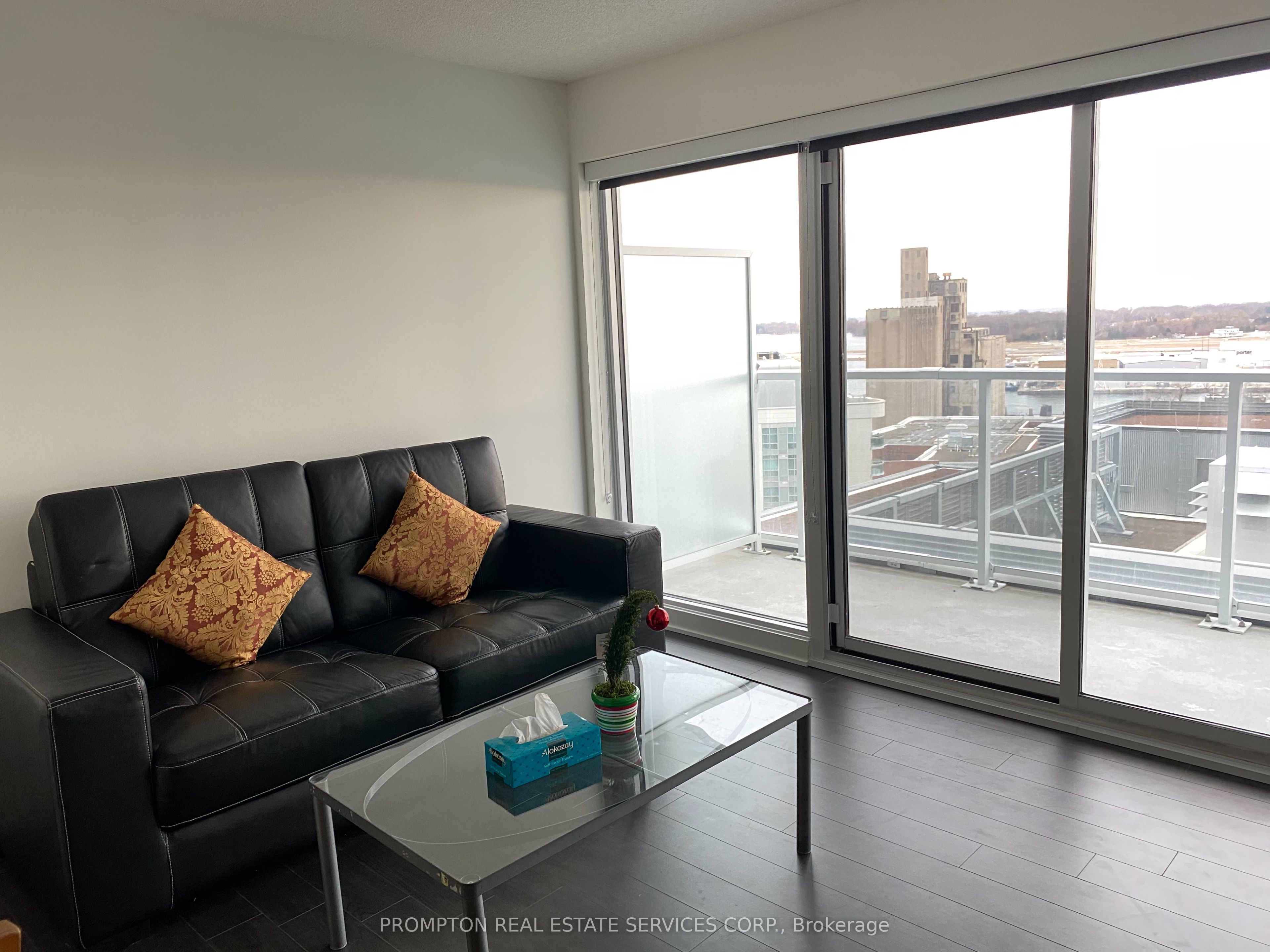 17 Bathurst Street 1702, Toronto, ON M5V 0N1 photo 5