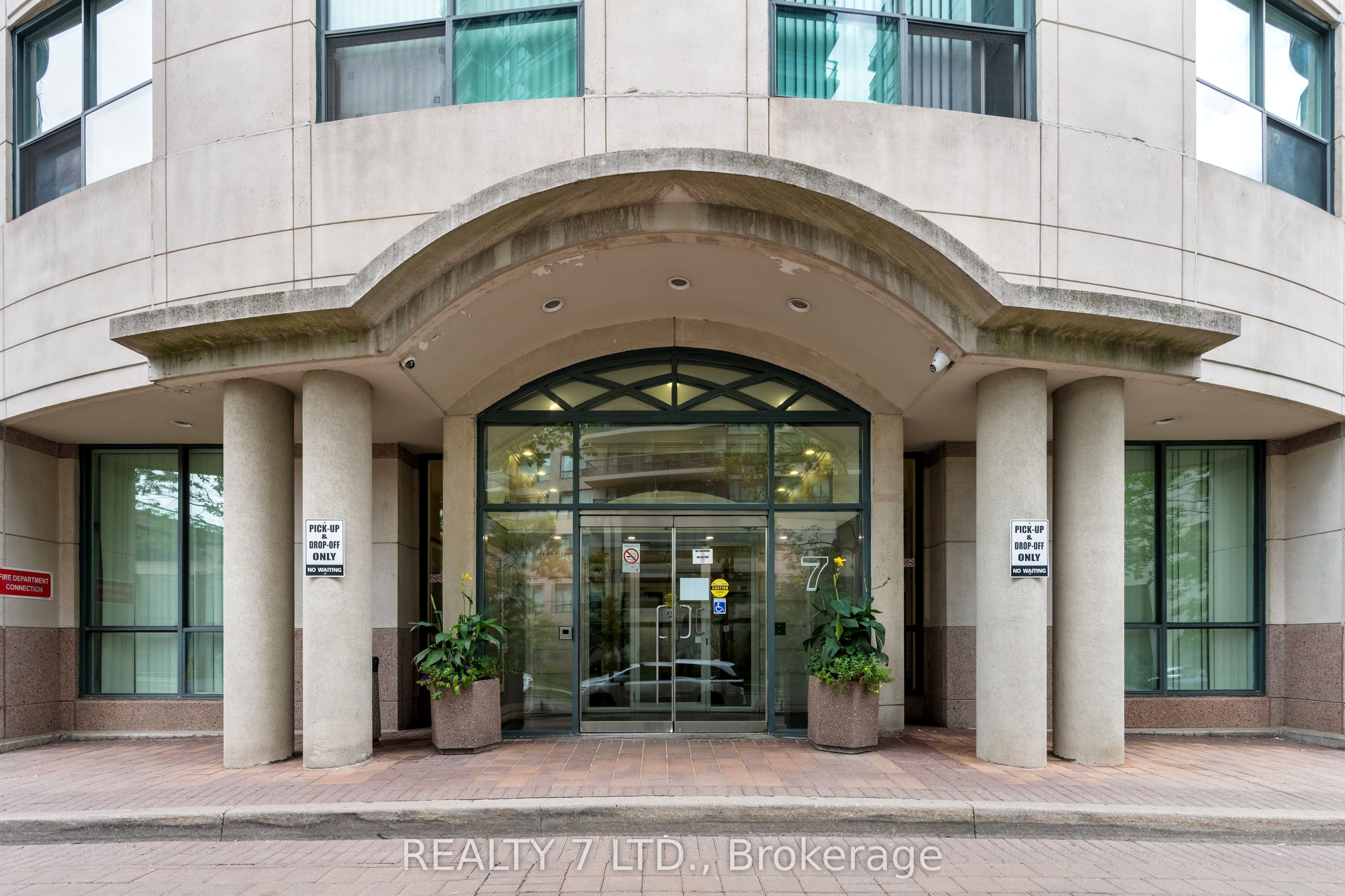 7 Lorraine Drive 912, Toronto, ON M2N 7H2 photo 5