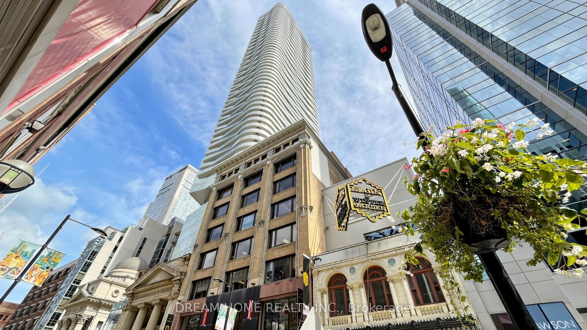 197 YONGE ST Street 1701, Toronto, ON M5B 0C1