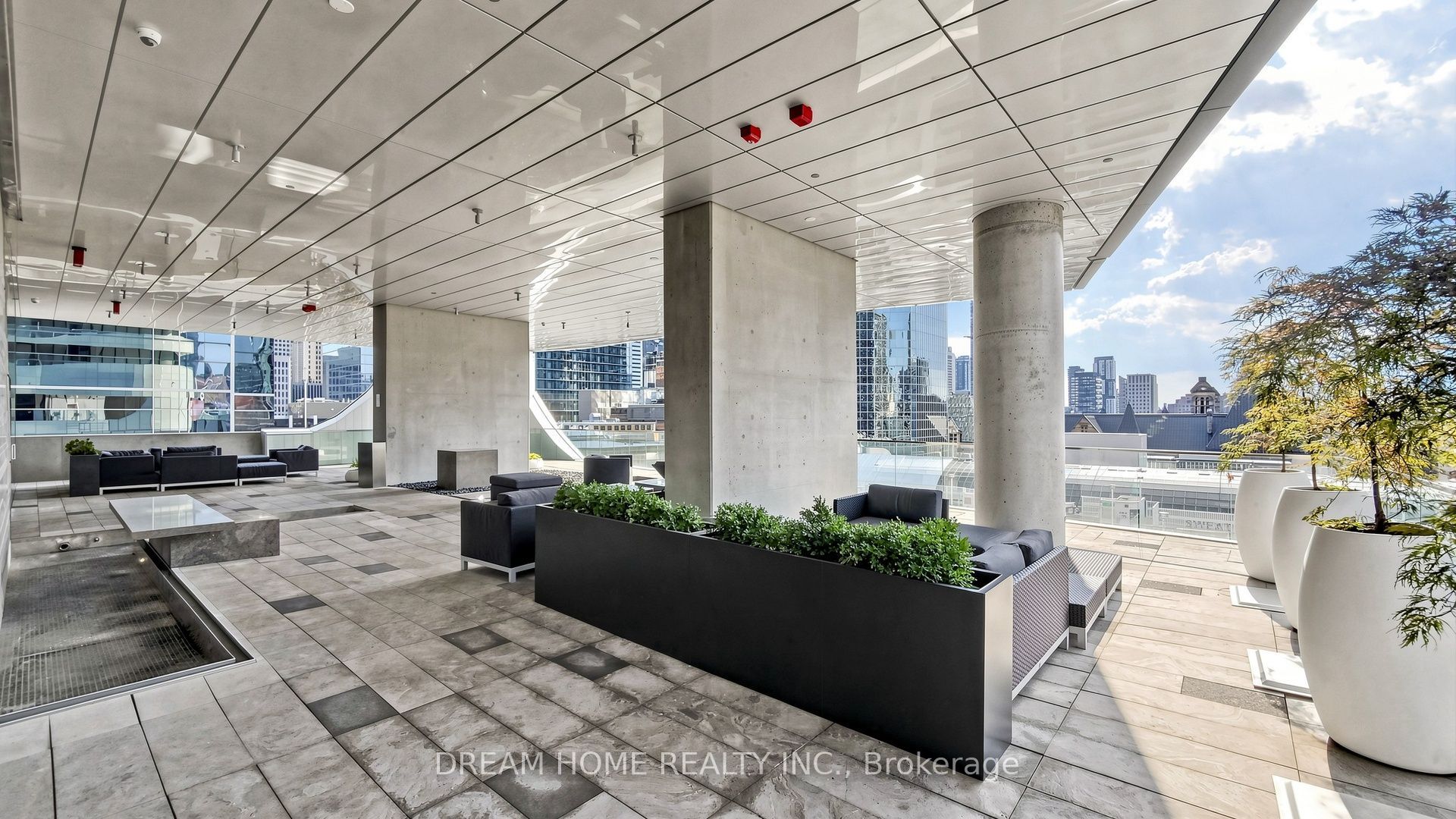 197 YONGE ST Street 1701, Toronto, ON M5B 0C1 photo 3