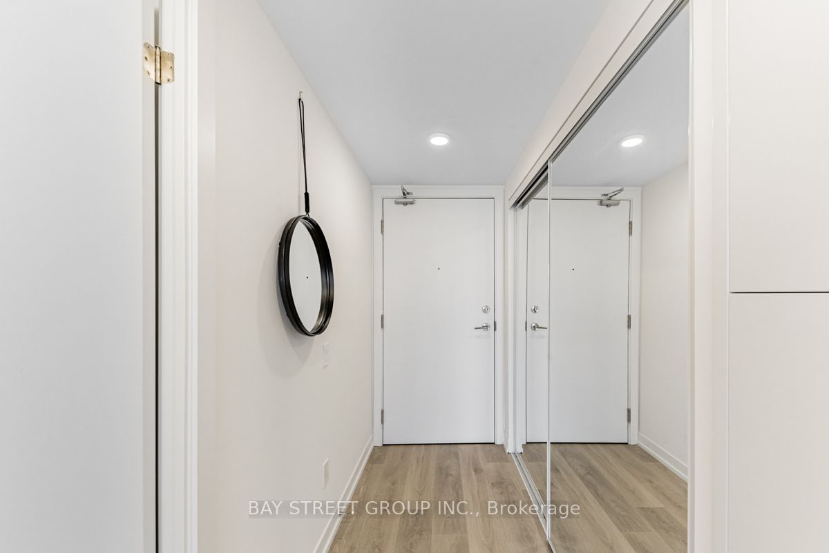 82 Dalhousie Street 1109, Toronto, ON M5B 0C5 photo 4