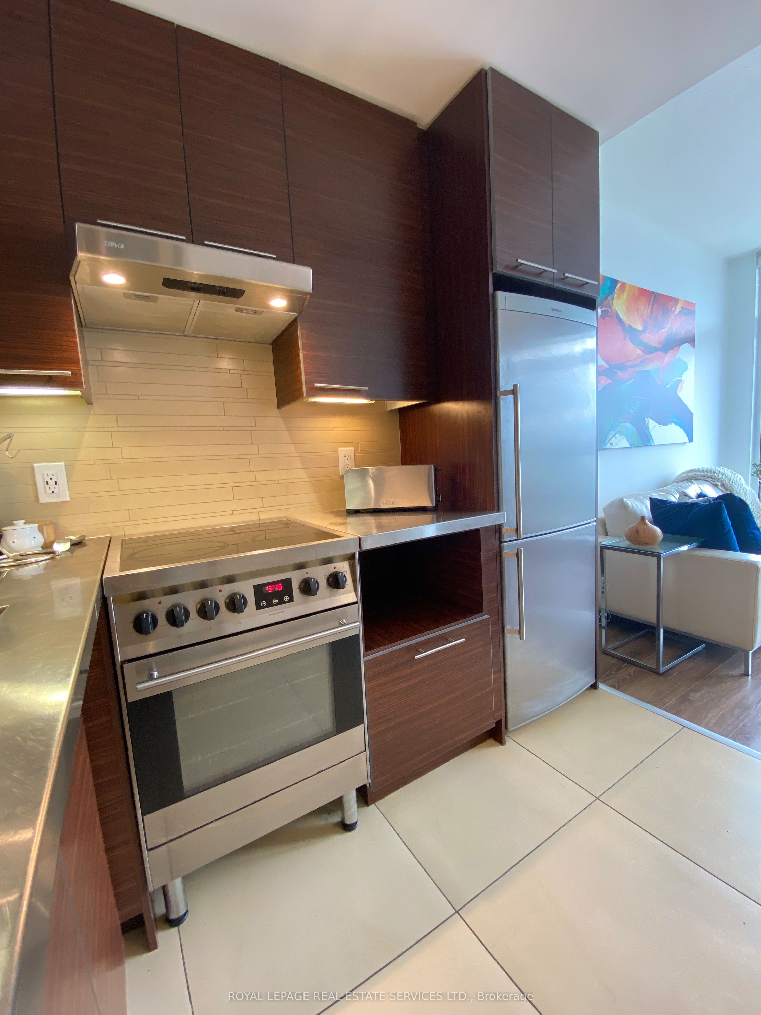 1 Market Street 1605, Toronto, ON M5E 0A2 photo 4