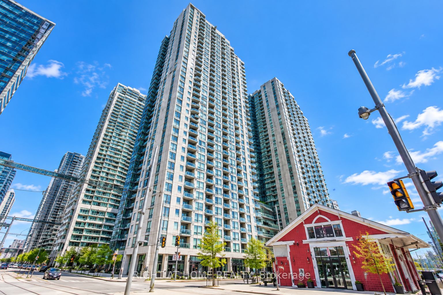 77 Harbour Square 3110, Toronto, ON M5J 2S2 photo 3