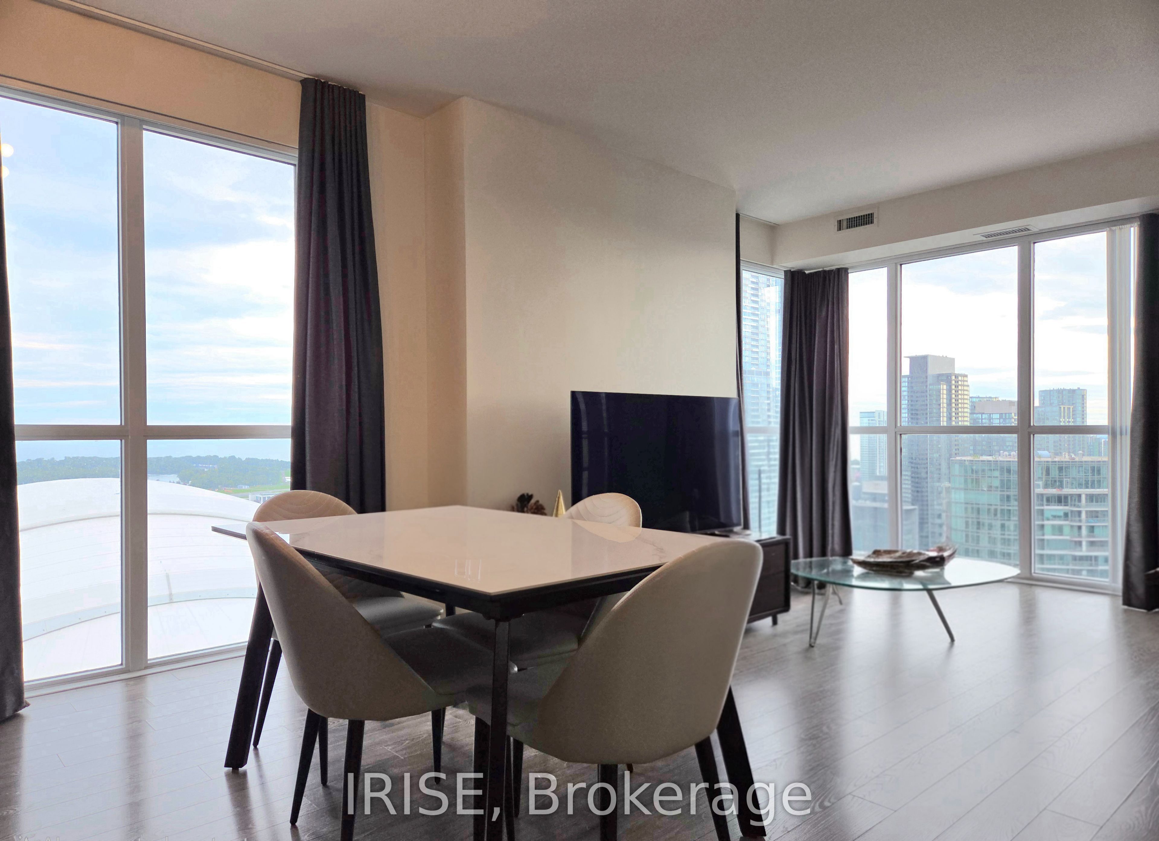 300 Front Street W 3412, Toronto, ON M5V 0E9 photo 2