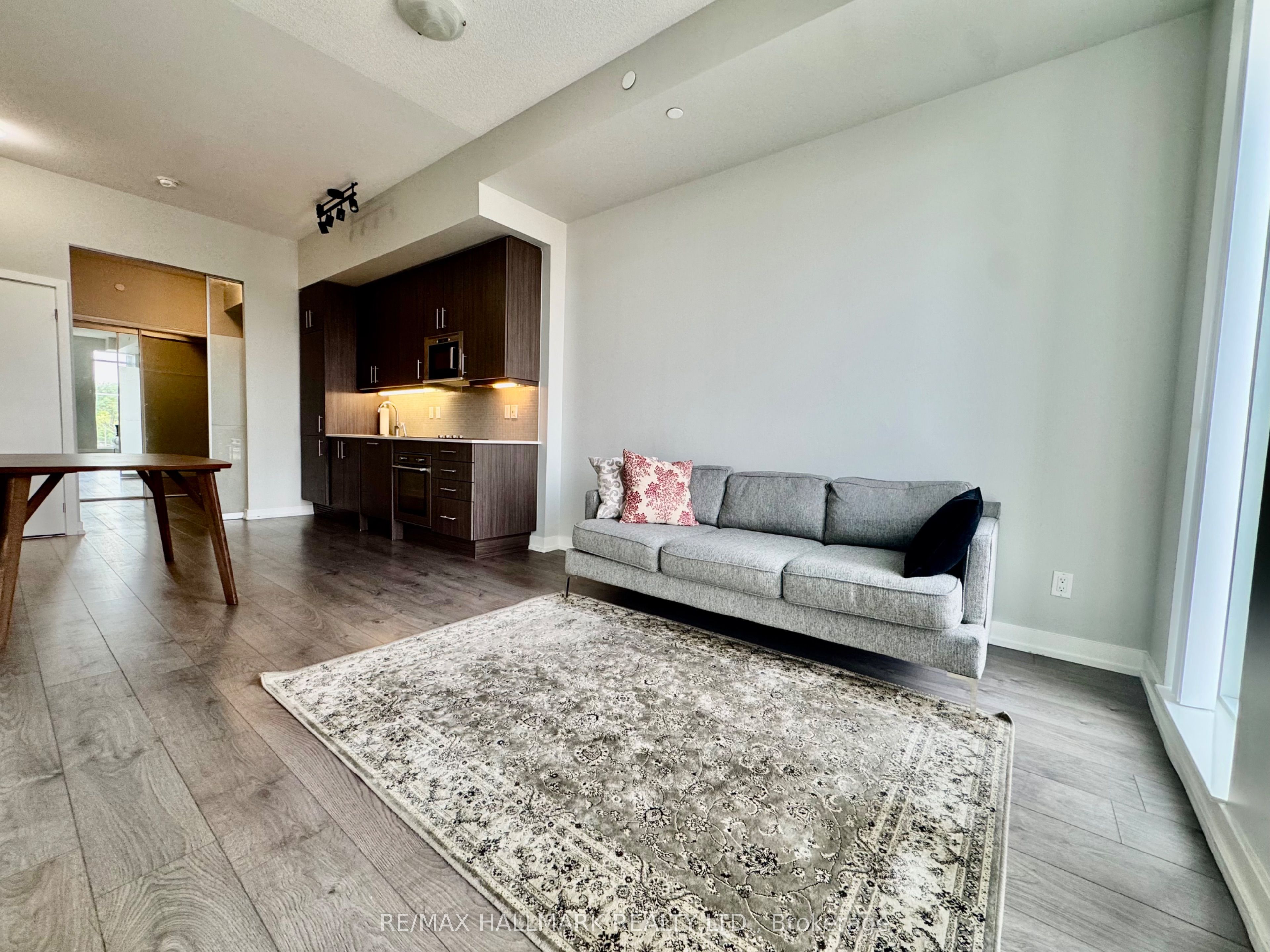 297 College Street 516, Toronto, ON M5T 1S2 photo 3