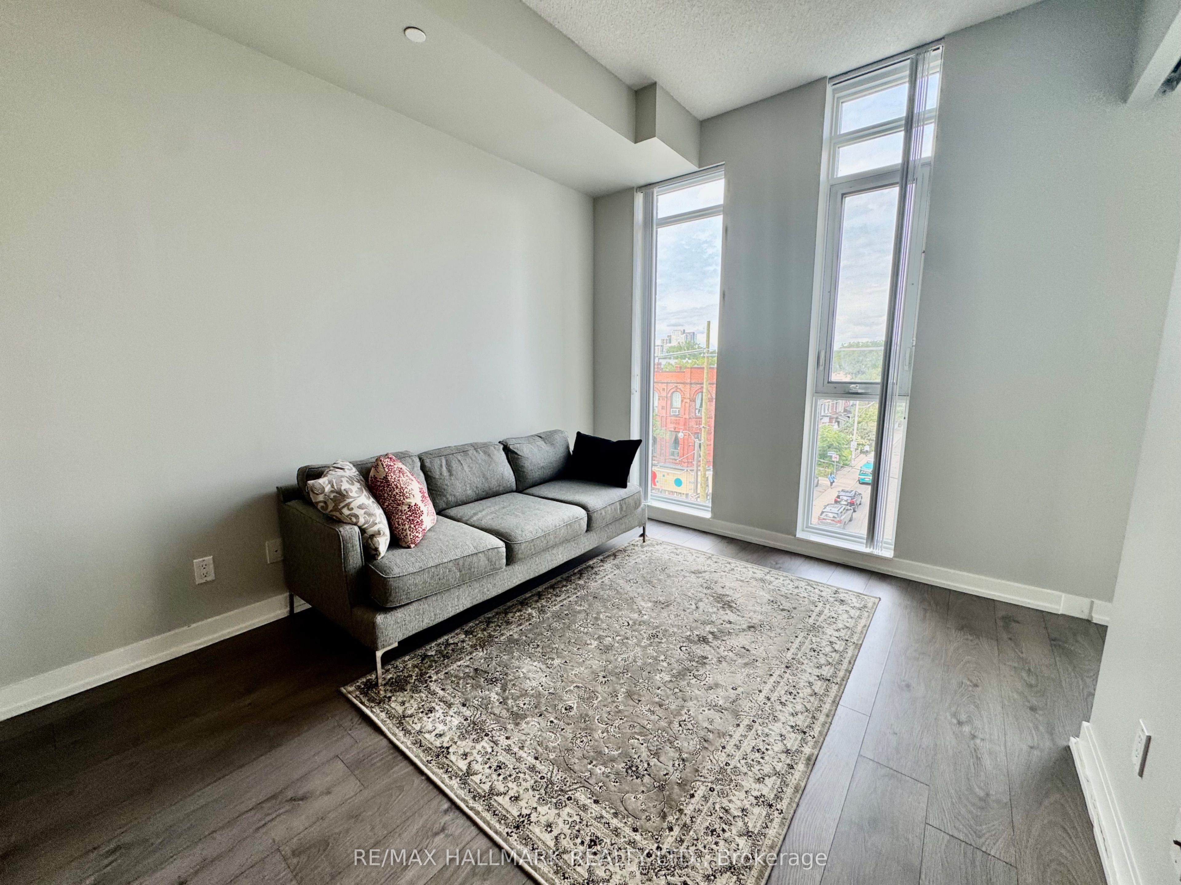 297 College Street 516, Toronto, ON M5T 1S2 photo 5