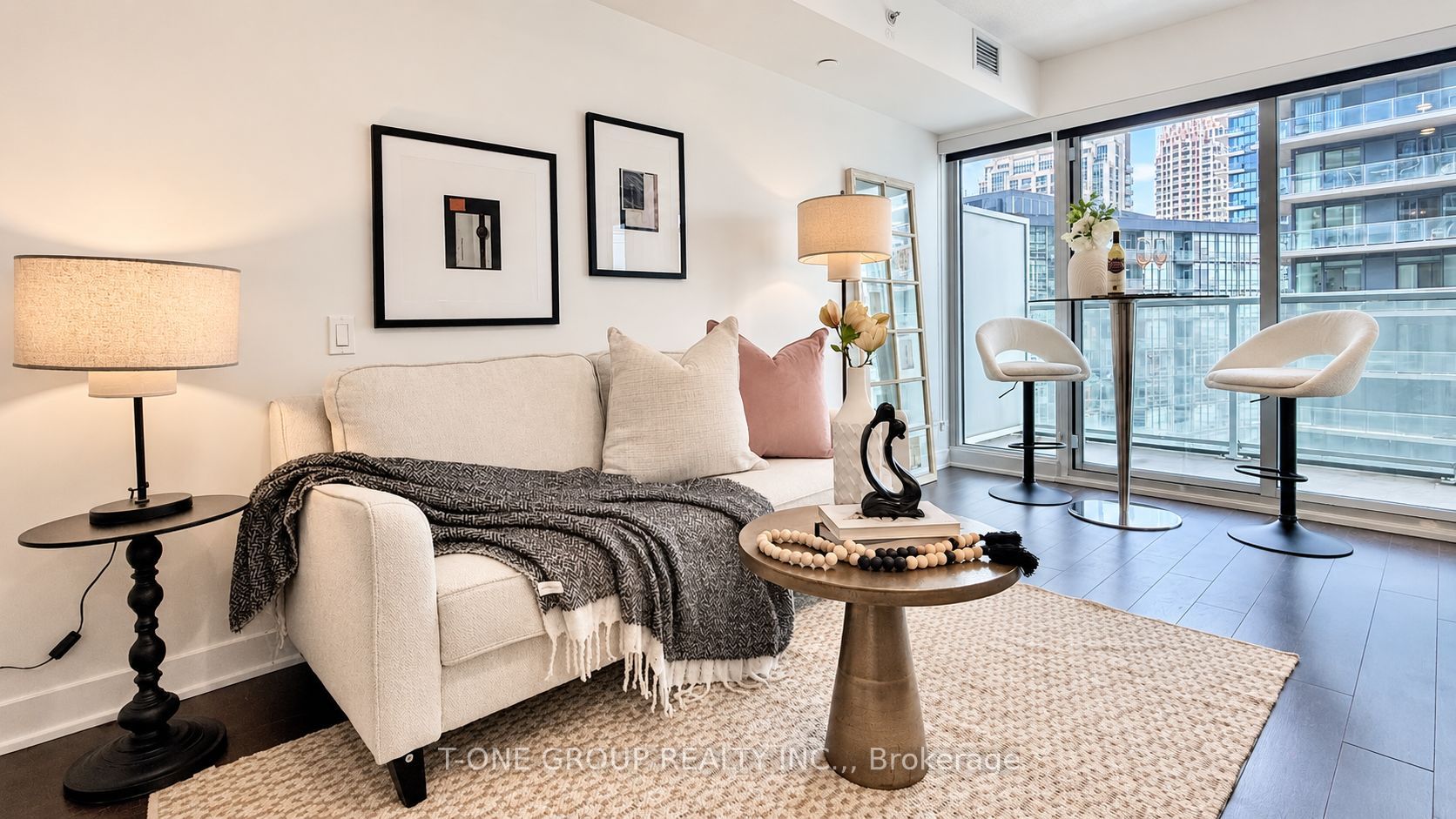 19 Bathurst Street 1502, Toronto, ON M5V 0N2